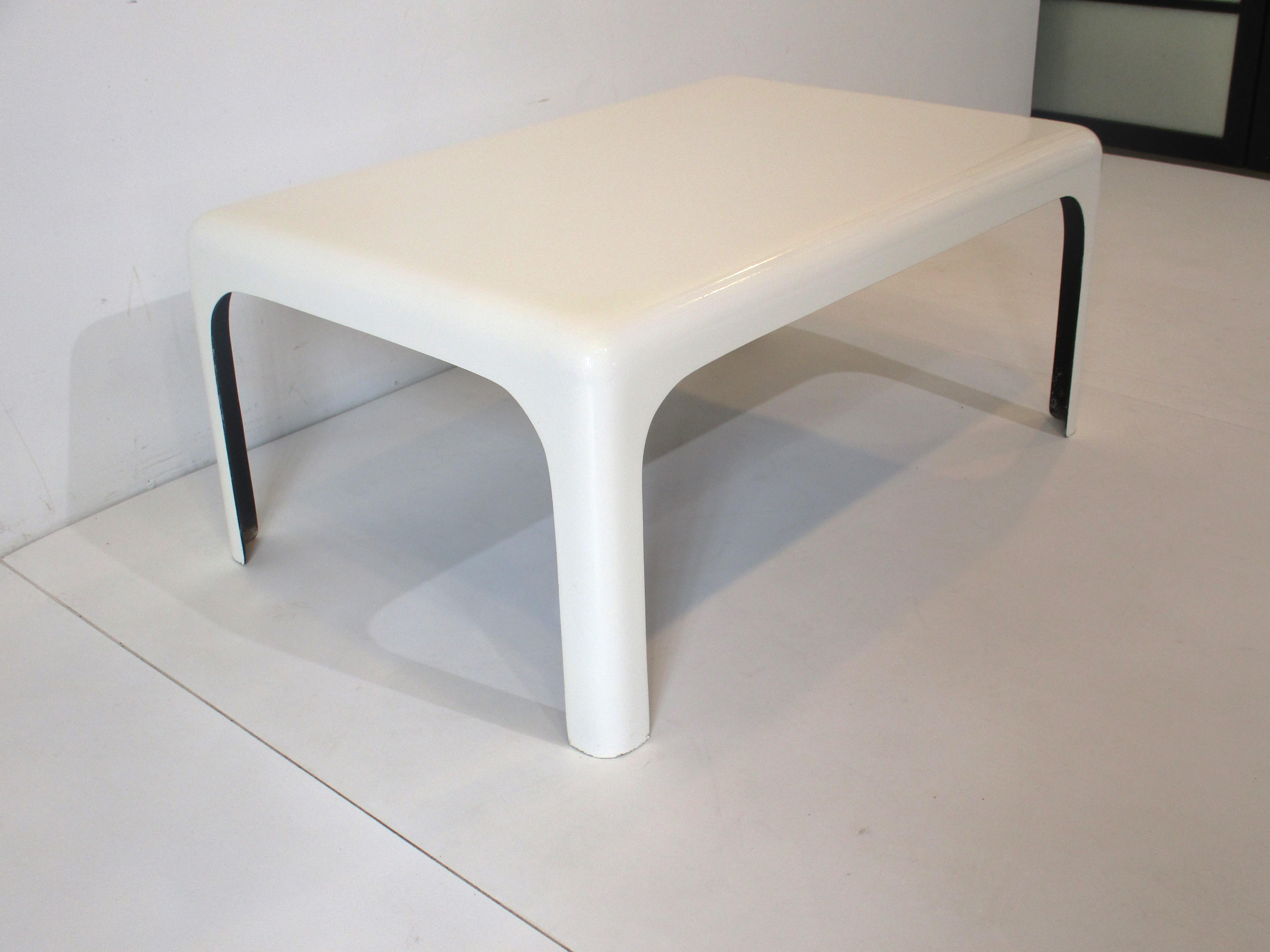 Space Age Coffee Table in the Style of Artemide / Vico Magistretti, Italy  In Good Condition For Sale In Cincinnati, OH