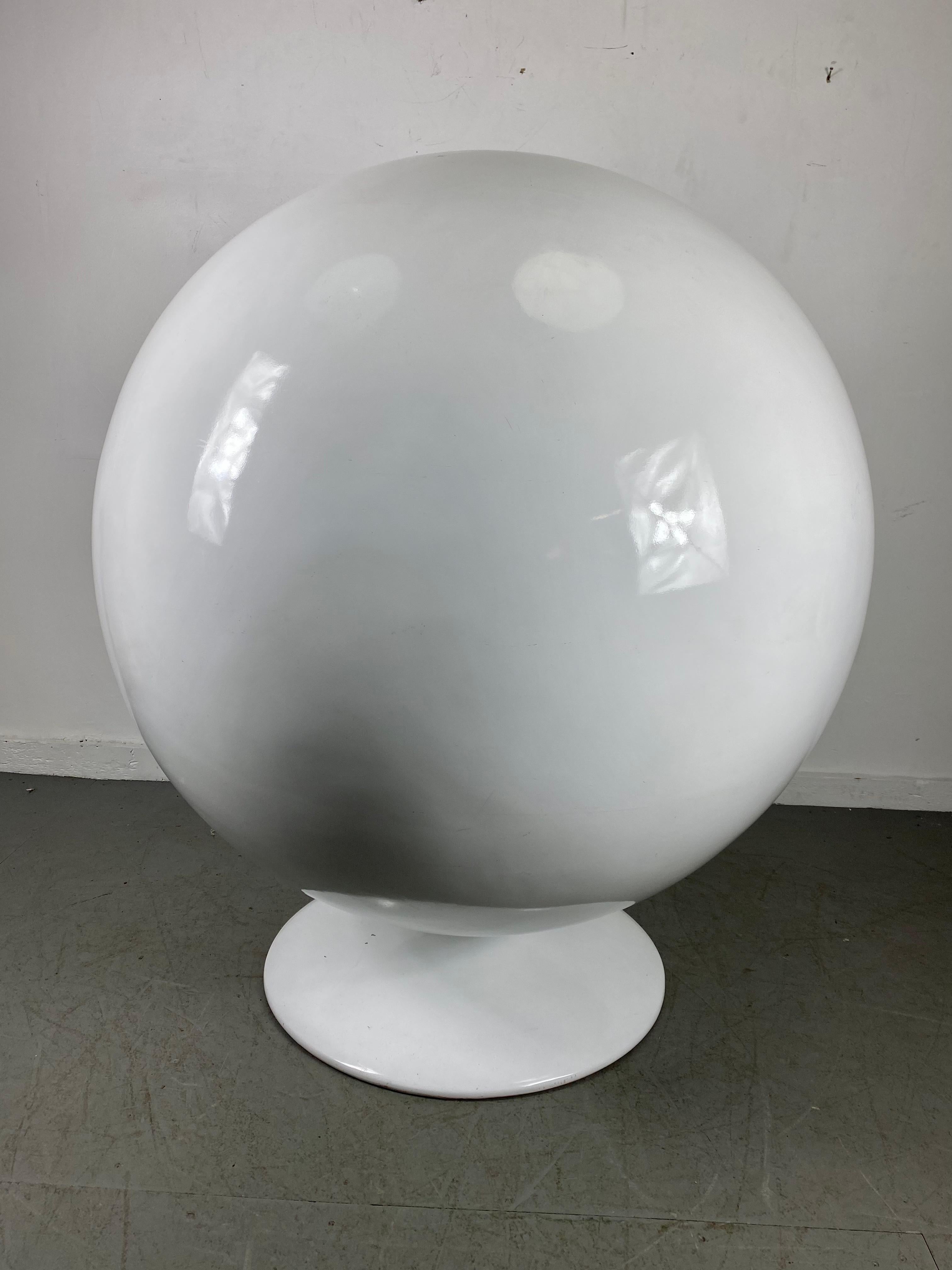 American Space Age Contemporary Fiberglass Ball / Globe Chair Style of Eero Aarino