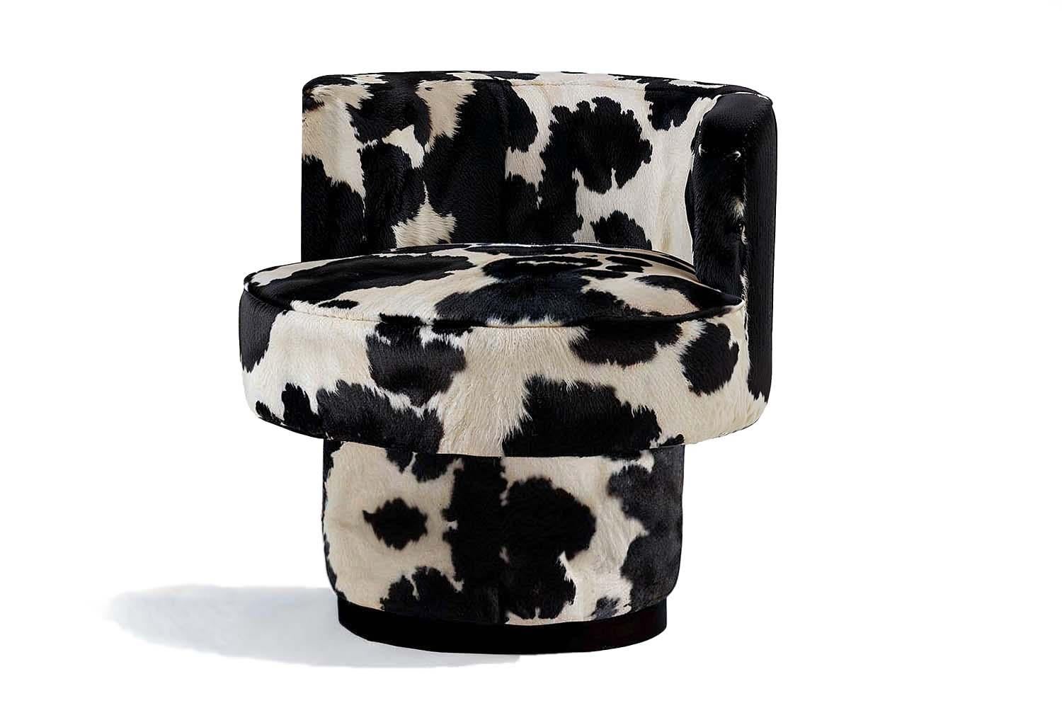 The Caos Accent Chair celebrates the unexpected beauty that emerges from disorder. With its sculptural curves and dynamic proportions, it turns chaos into harmony—offering a bold yet balanced presence that inspires creativity, energy, and