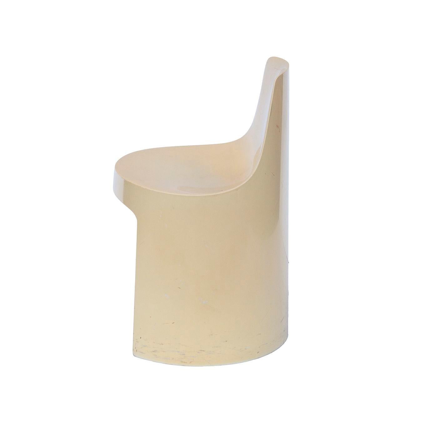Svedese Sedia impilabile in plastica crema dell'era spaziale progettata da Kay LeRoy Ruggles per Umbo in vendita