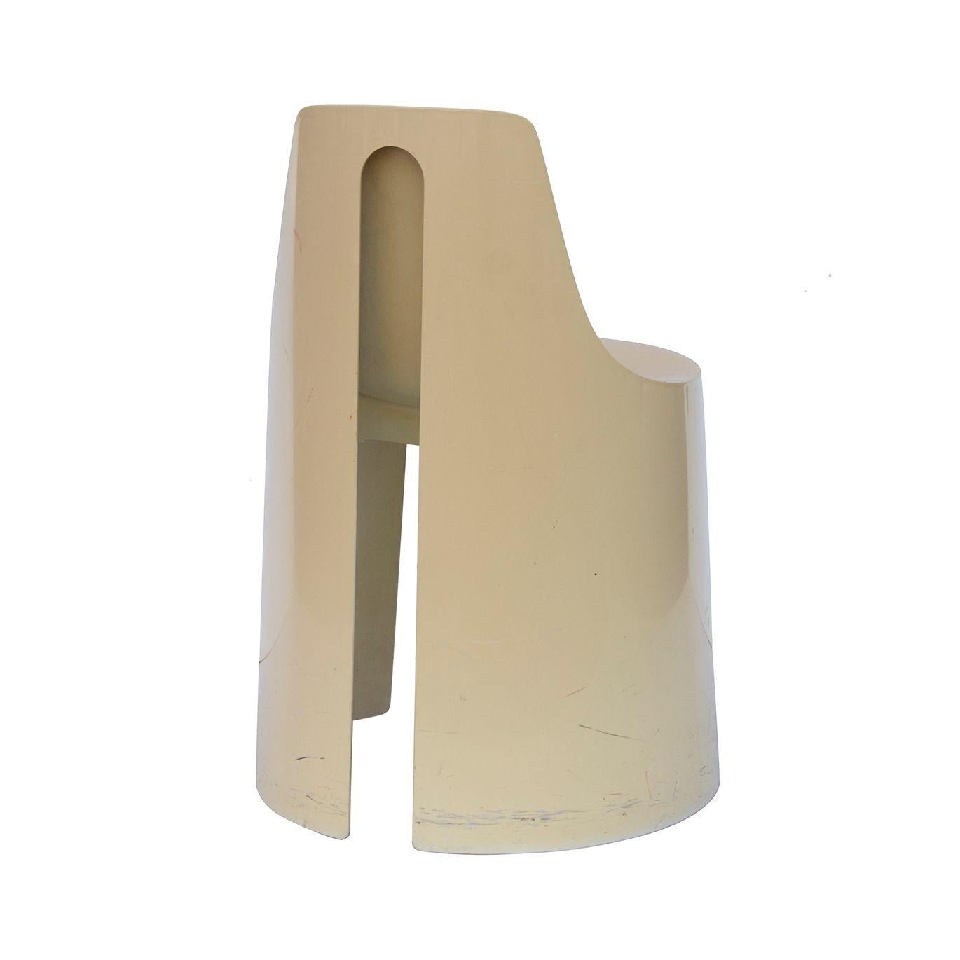 Metà XX secolo Sedia impilabile in plastica crema dell'era spaziale progettata da Kay LeRoy Ruggles per Umbo in vendita