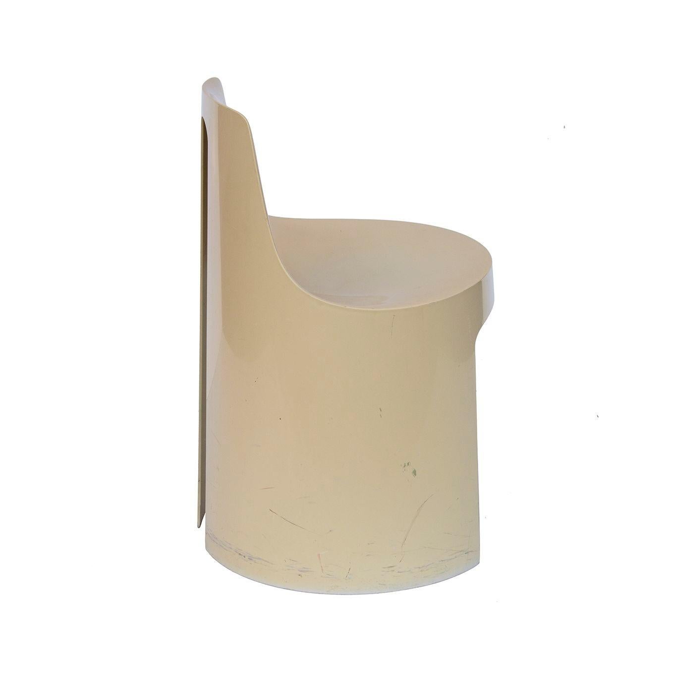 Plastica Sedia impilabile in plastica crema dell'era spaziale progettata da Kay LeRoy Ruggles per Umbo in vendita