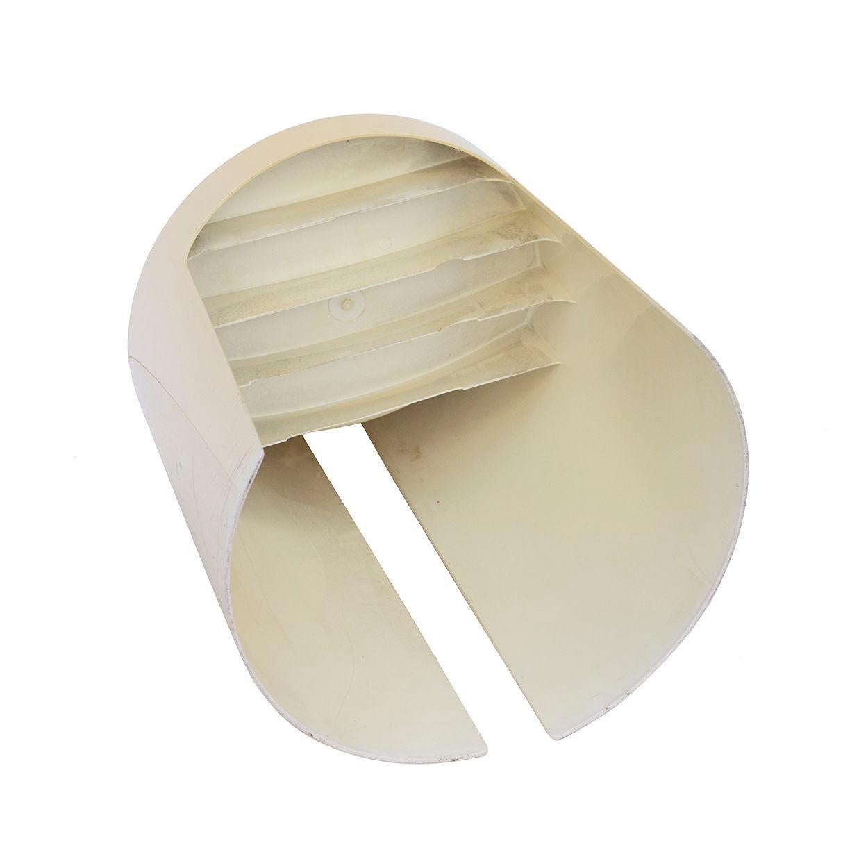 Sedia impilabile in plastica crema dell'era spaziale progettata da Kay LeRoy Ruggles per Umbo in vendita 2