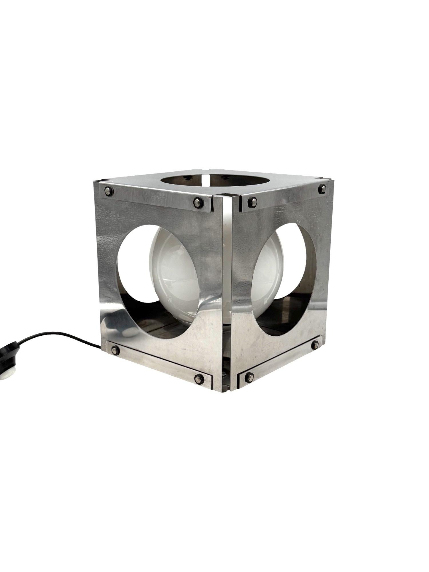 Lampe de table cubique de l'ère spatiale, Italie, 1970 en vente 3