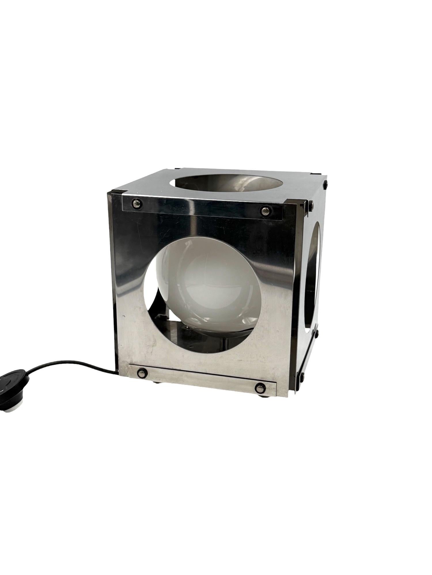 Lampe de table cubique de l'ère spatiale, Italie, 1970 en vente 4