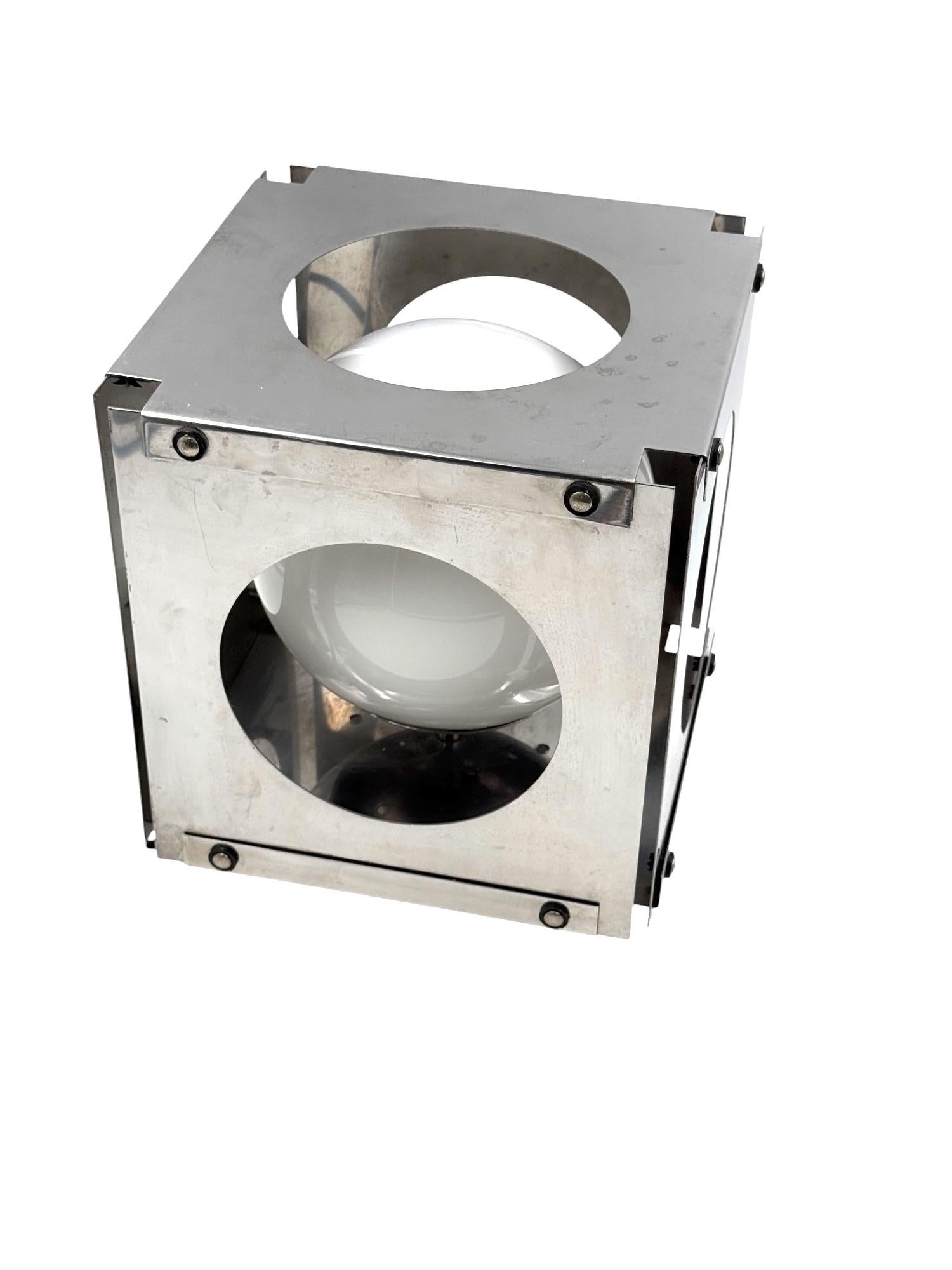 Lampe de table cubique de l'ère spatiale, Italie, 1970 en vente 5