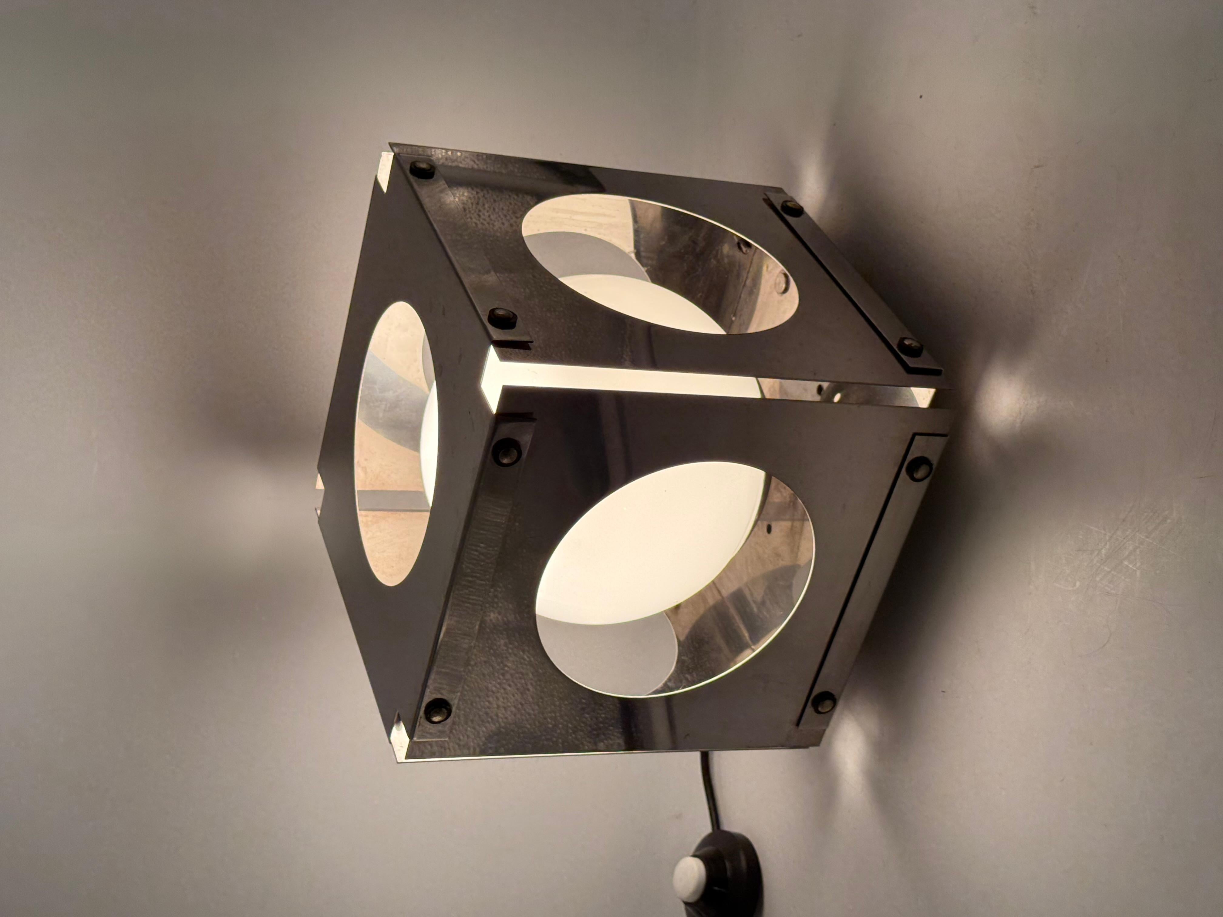 Lampe de table cubique de l'ère spatiale, Italie, 1970 en vente 7