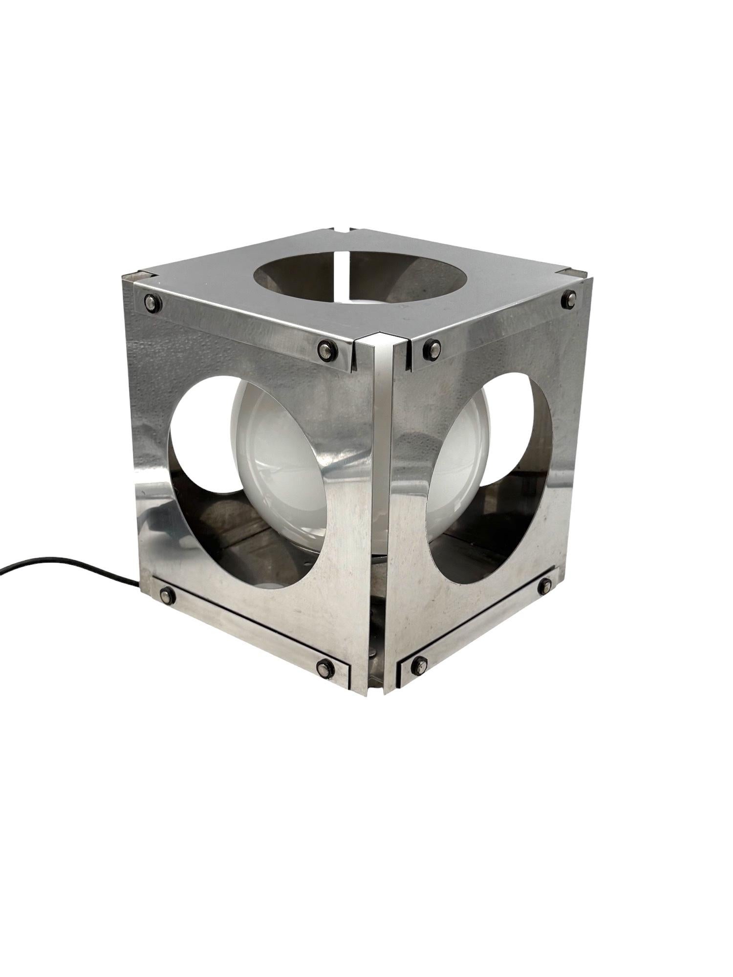 Lampe de table cubique de l'ère spatiale, Italie, 1970 en vente 2
