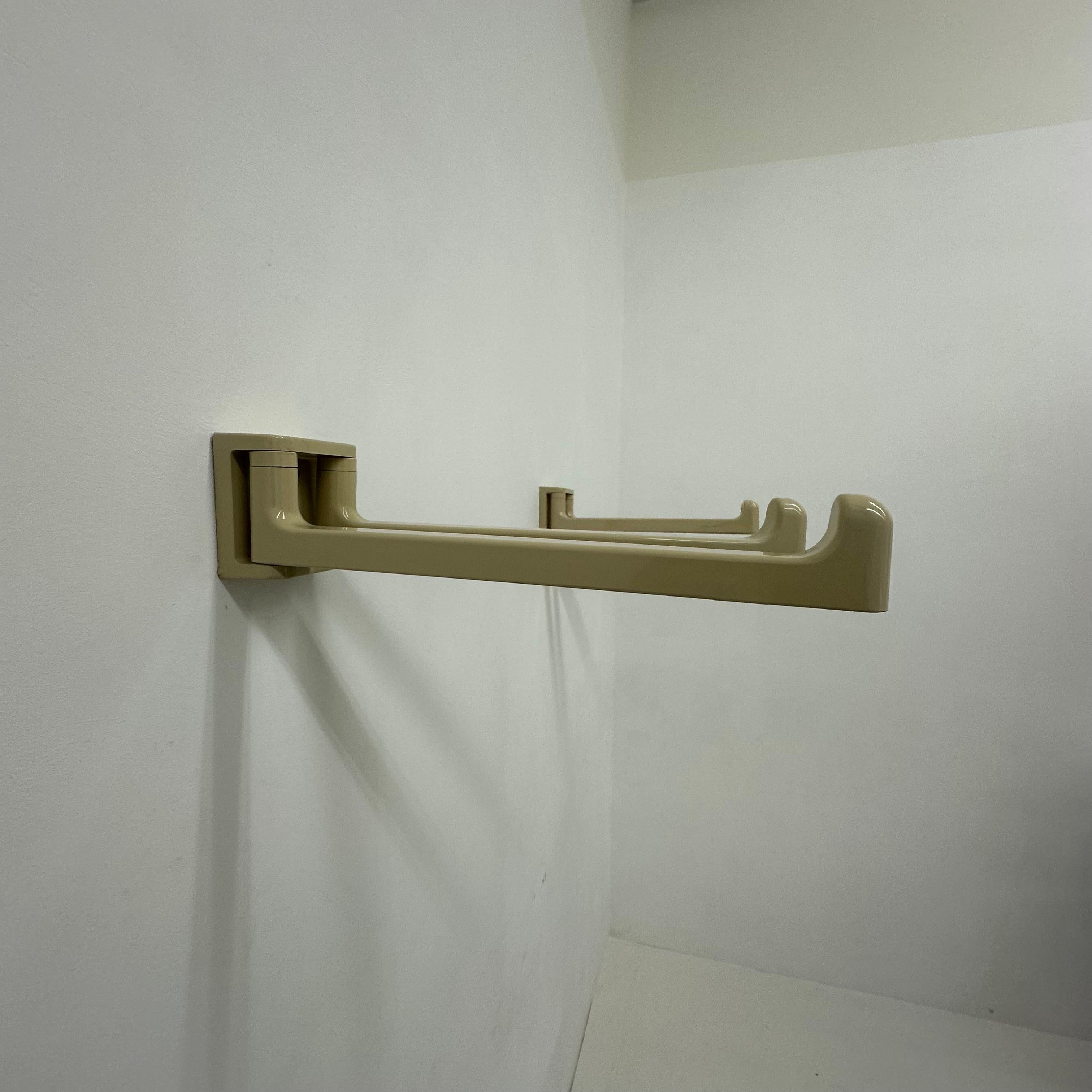 Porte-serviettes mural beige de l'ère spatiale, années 1970 en vente 4