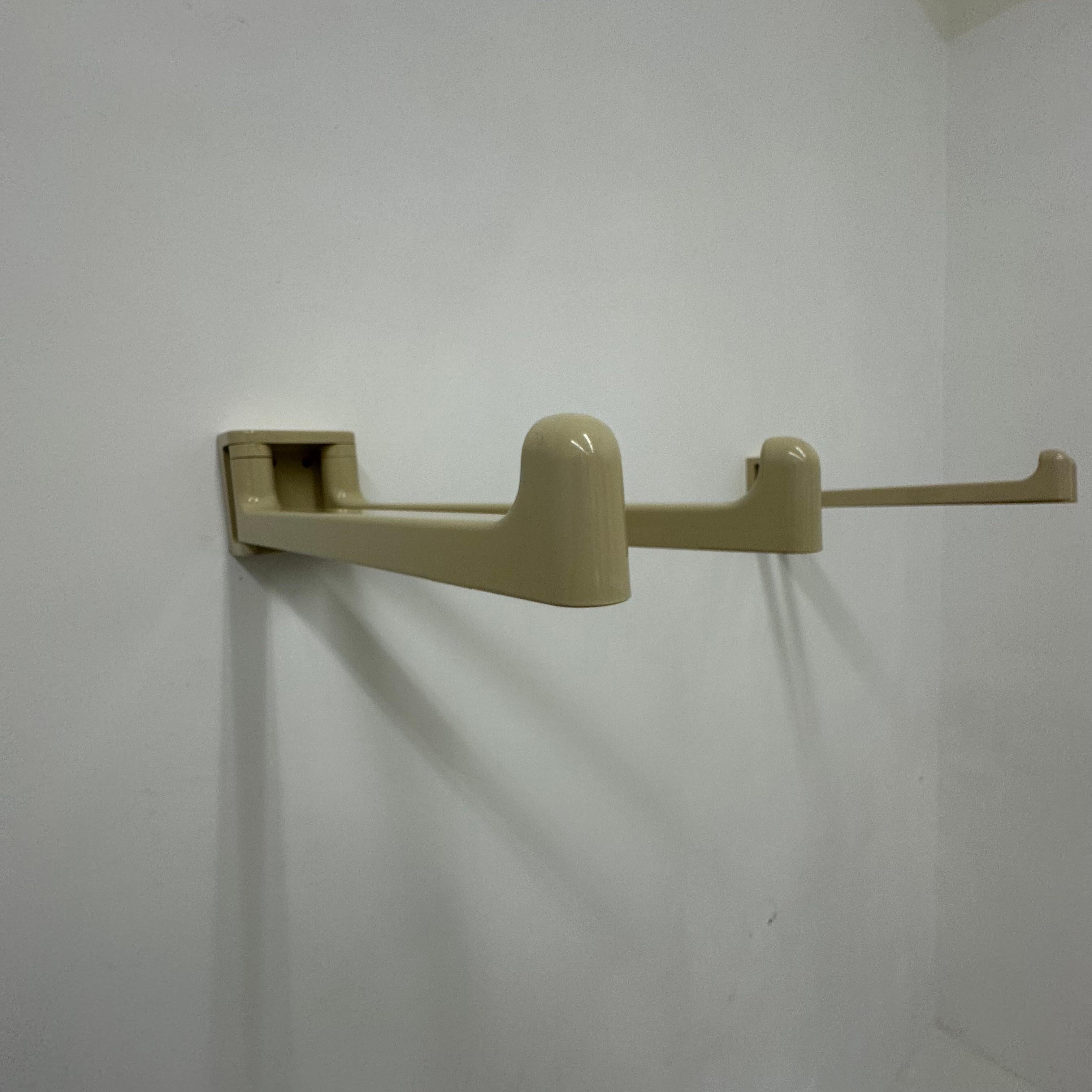 Porte-serviettes mural beige de l'ère spatiale, années 1970 en vente 6
