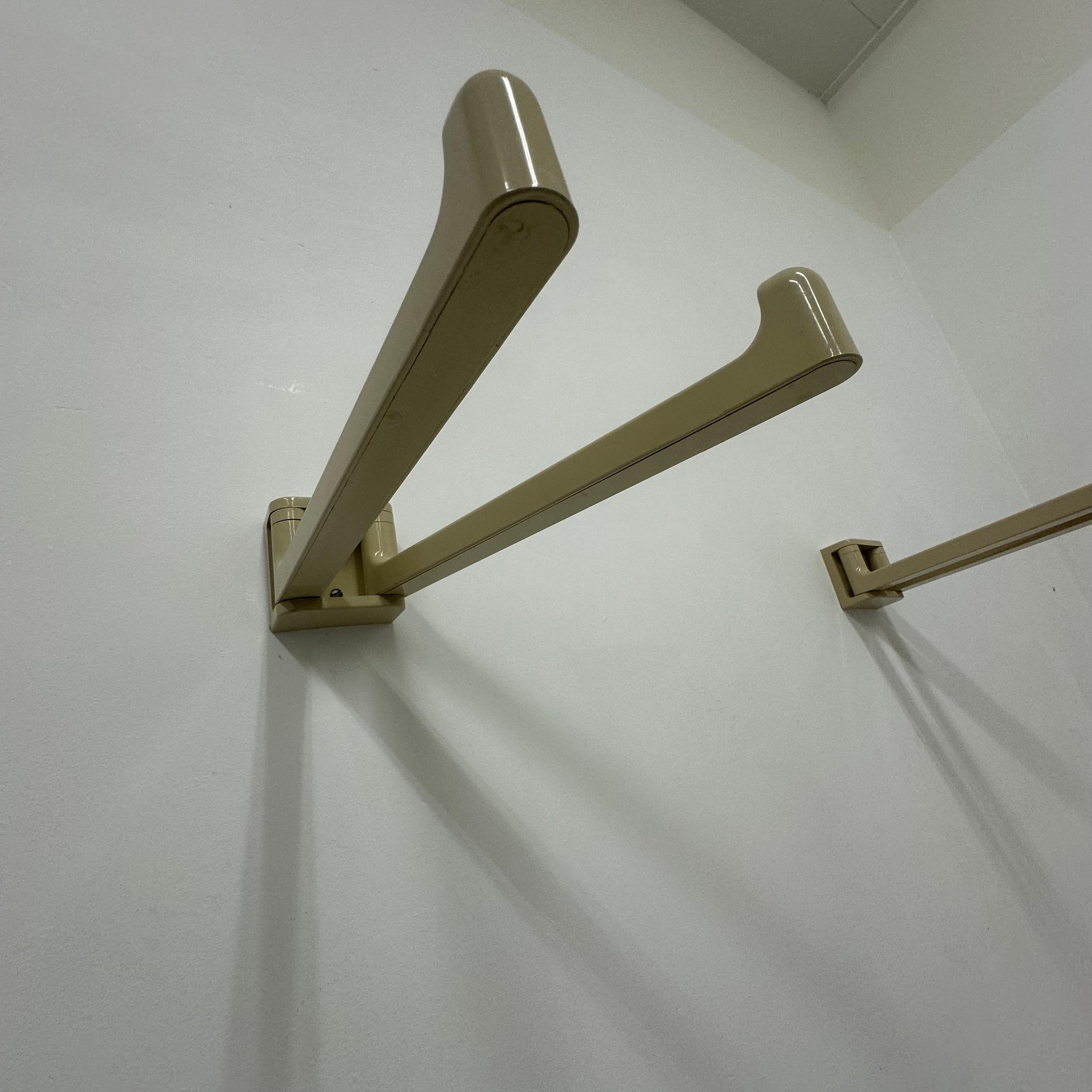 Porte-serviettes mural beige de l'ère spatiale, années 1970 en vente 7