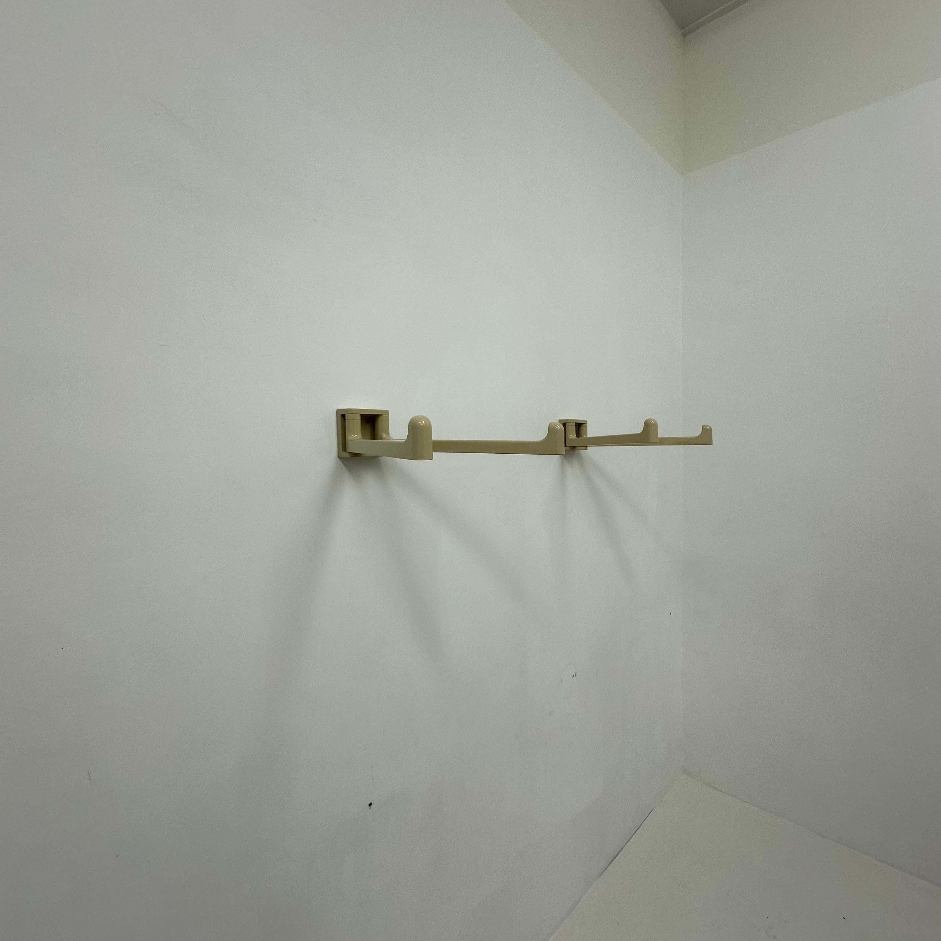 Ère spatiale Porte-serviettes mural beige de l'ère spatiale, années 1970 en vente