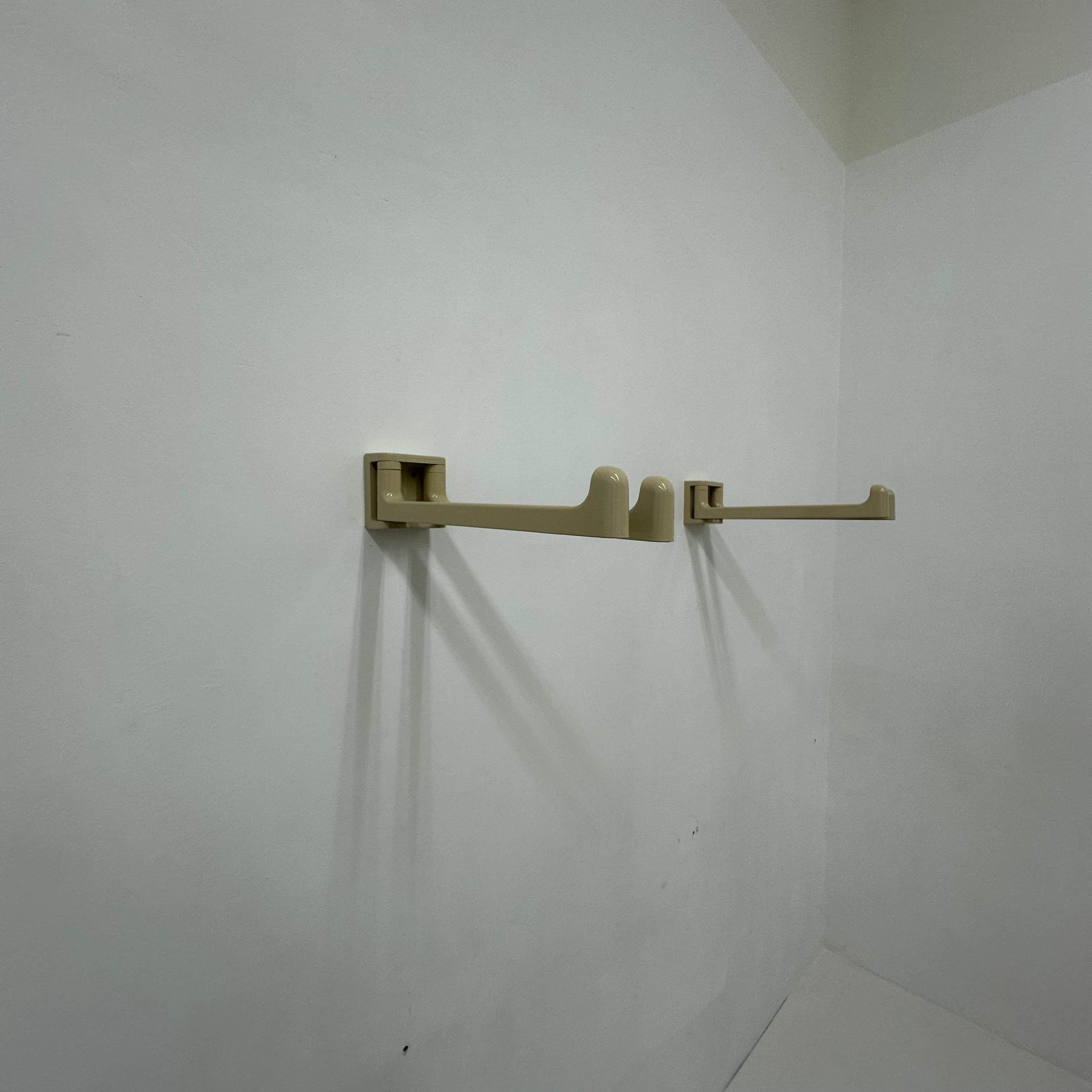 Métal Porte-serviettes mural beige de l'ère spatiale, années 1970 en vente