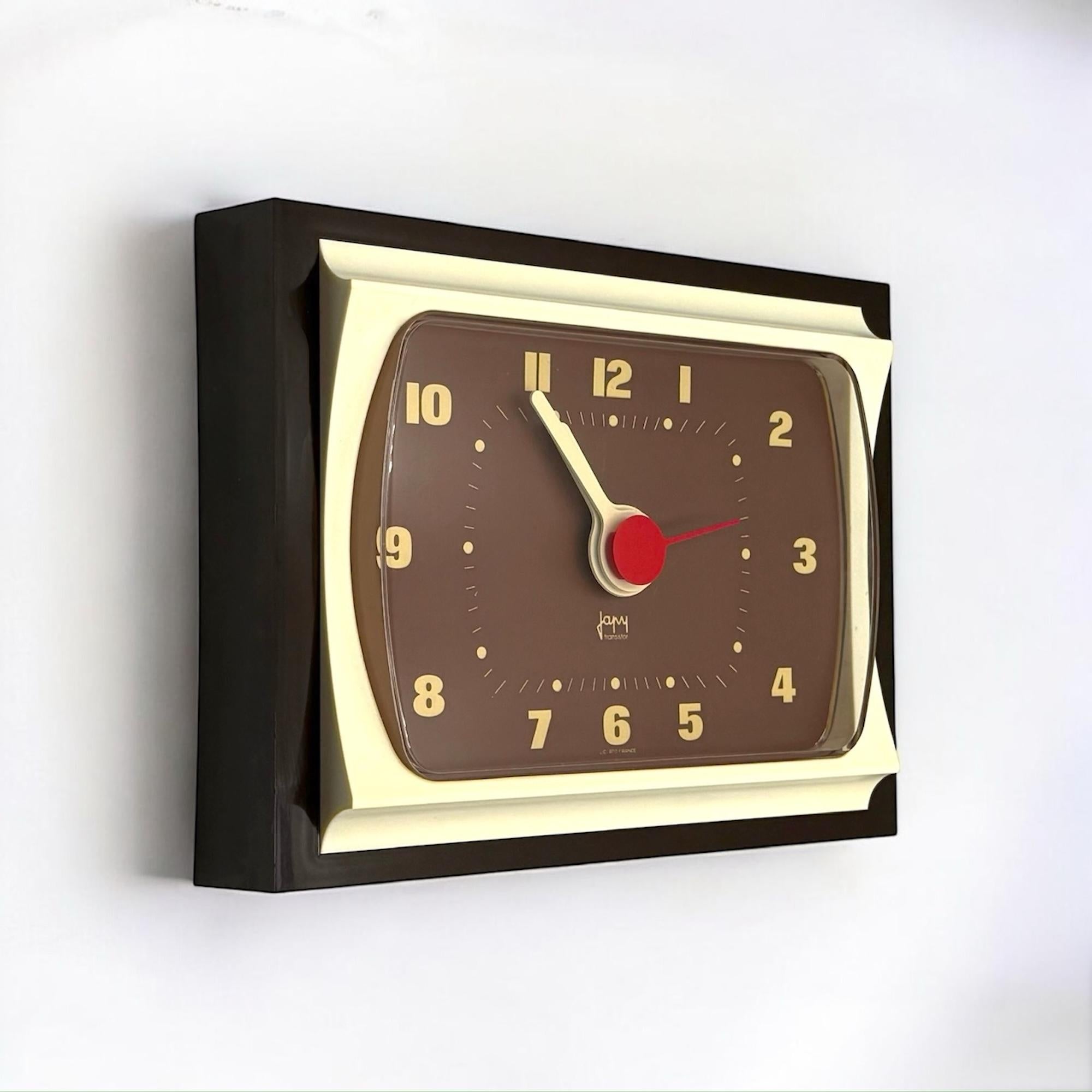 Late 20th Century Horloge Space Age Design aux teintes crème et marron par Japy of France, 1970 en vente