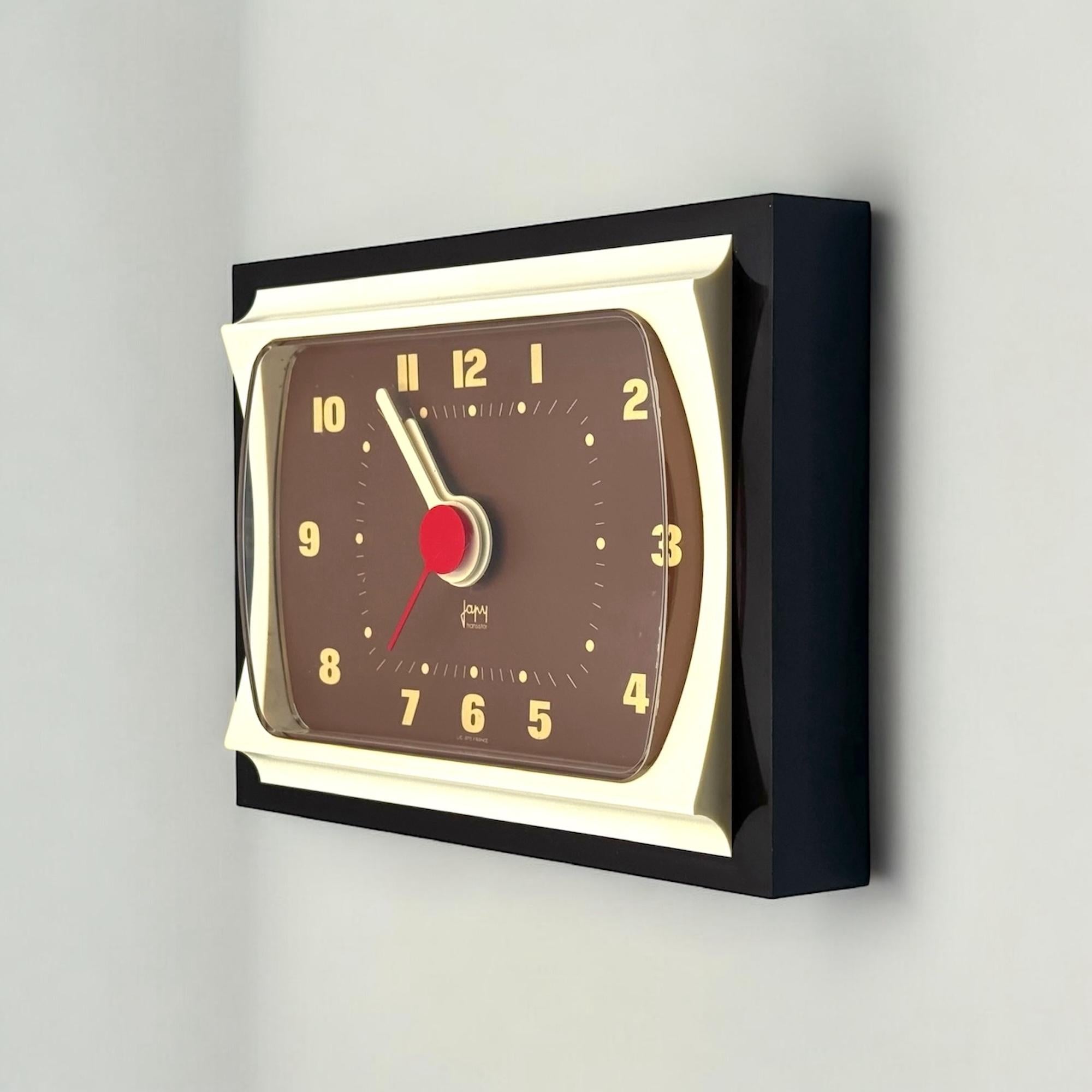 Plastique Horloge Space Age Design aux teintes crème et marron par Japy of France, 1970 en vente