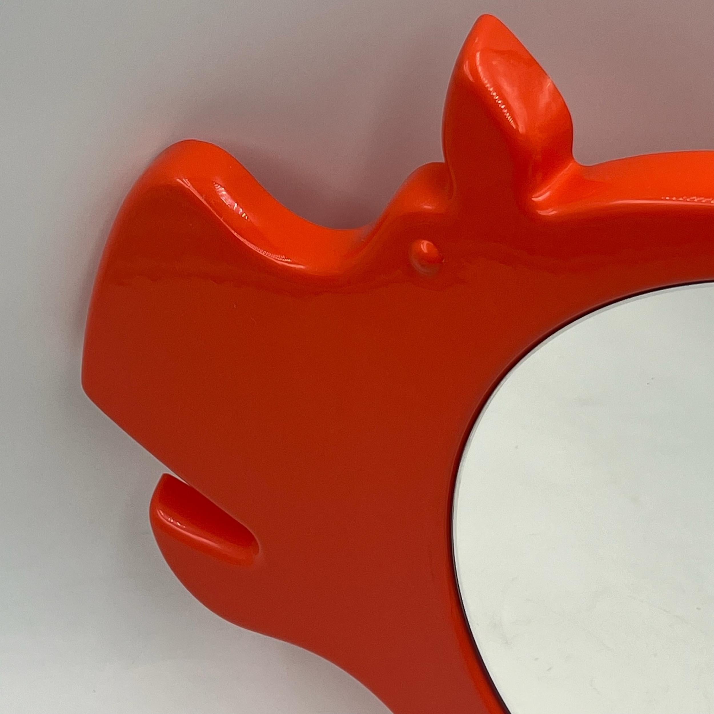 Miroir en plastique orange en forme d'hippocampe de l'ère spatiale, Poss of Denmark, 1970 en vente 4