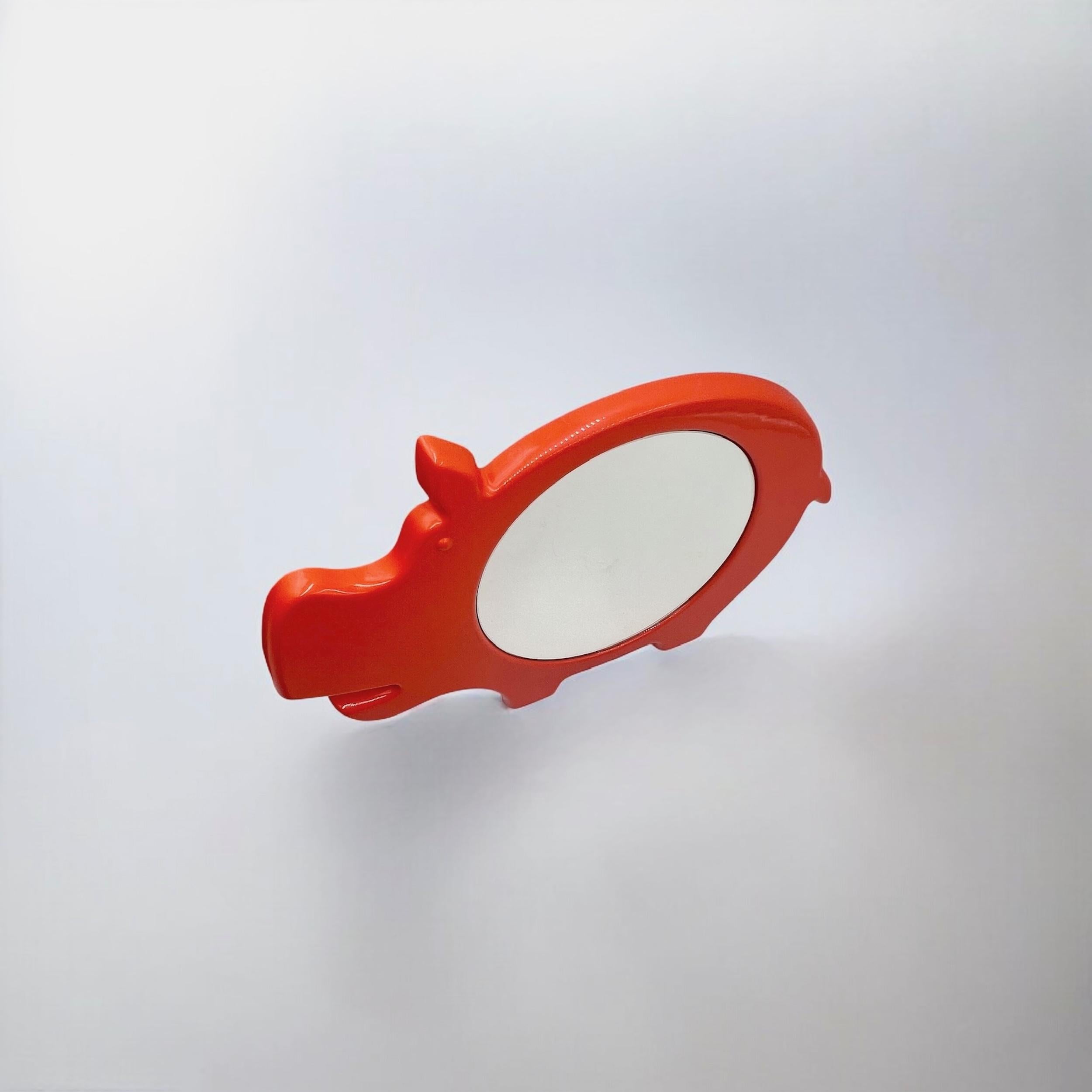 Miroir en plastique orange en forme d'hippocampe de l'ère spatiale, Poss of Denmark, 1970 Bon état - En vente à San Benedetto Del Tronto, IT