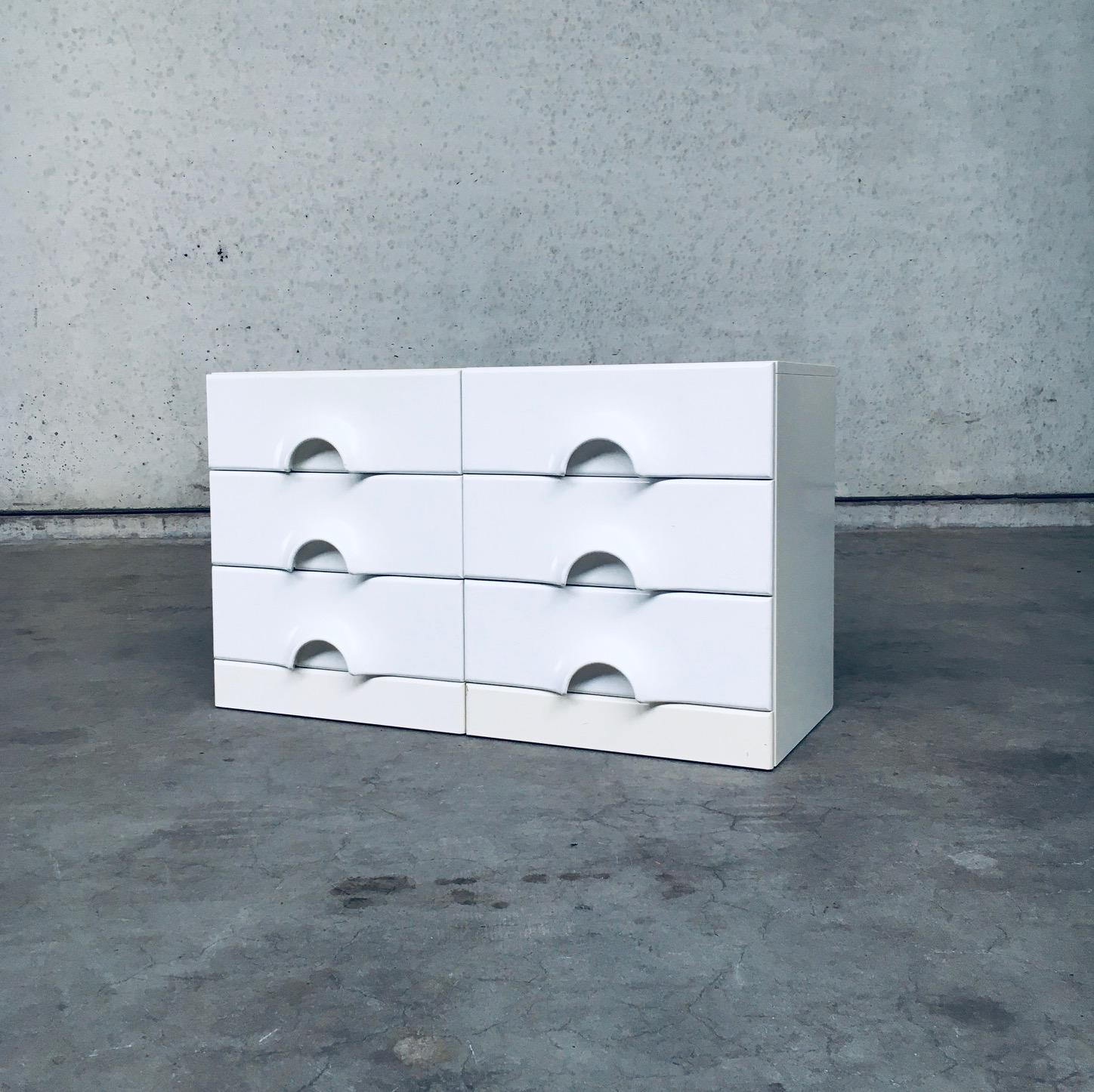 Kommode „QUADRO“ im Space Age-Design von Jurgen Lange für Schonbuch, Space Age (Laminiert) im Angebot