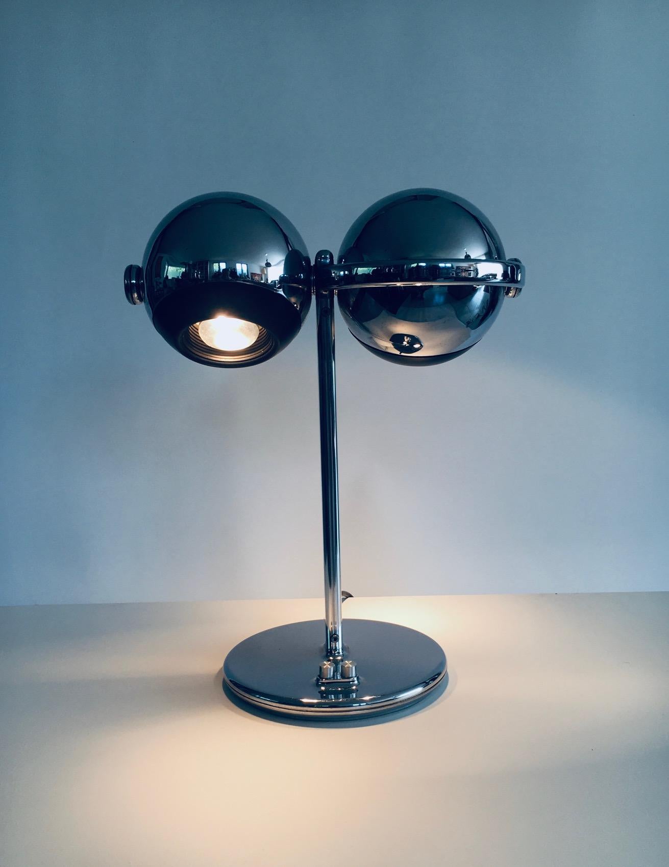 Vintage Space Age Design Chrome Spot Schreibtischlampe oder Tischlampe von Terence Conran für Erco Leuchten. Hergestellt in Deutschland, 1960er / 70er Jahre. Doppelspotleuchte in Chrom mit doppeltem Schalter, so dass Sie jede Lampe separat