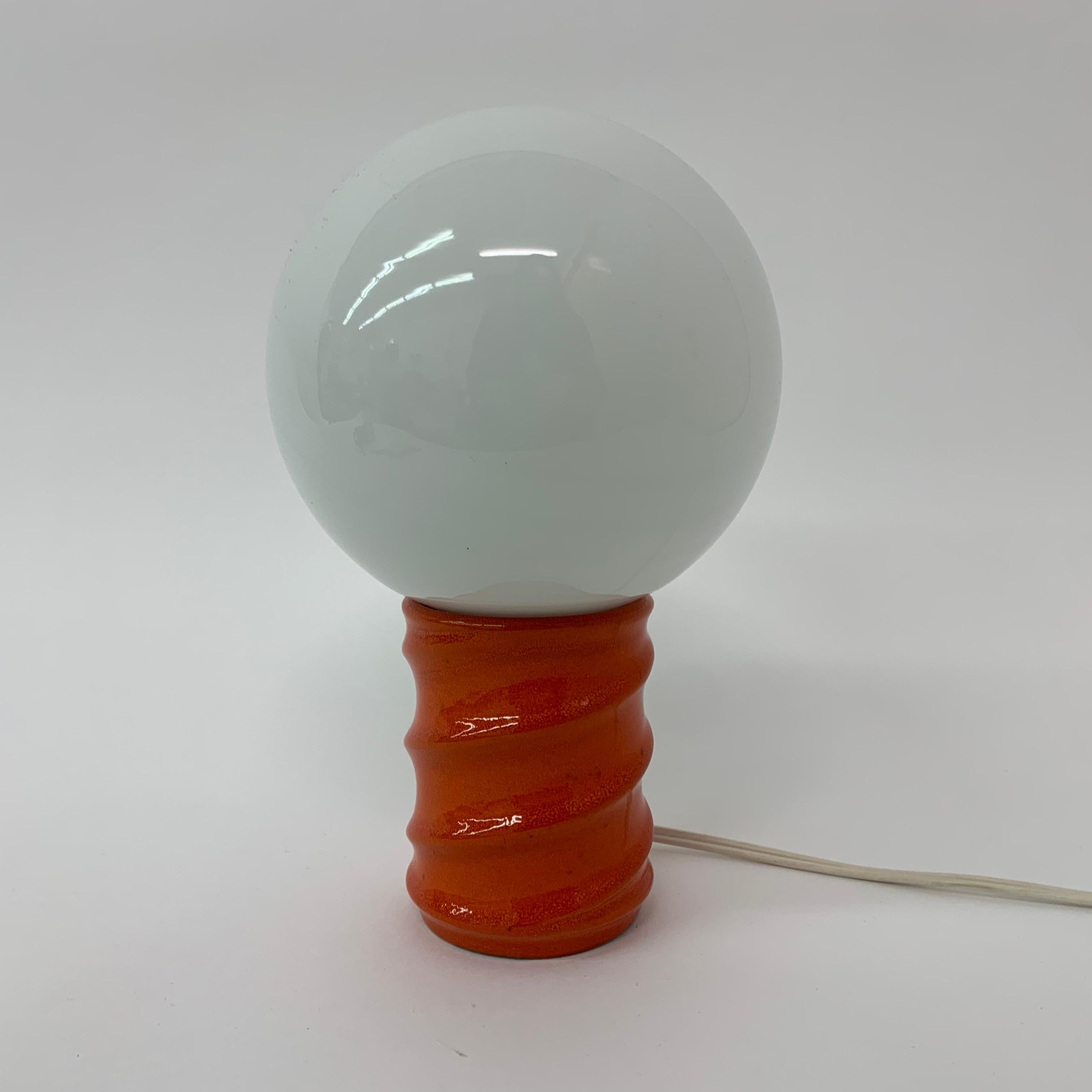 Lampe de table au design de l'ère spatiale, années 1970 en vente 3