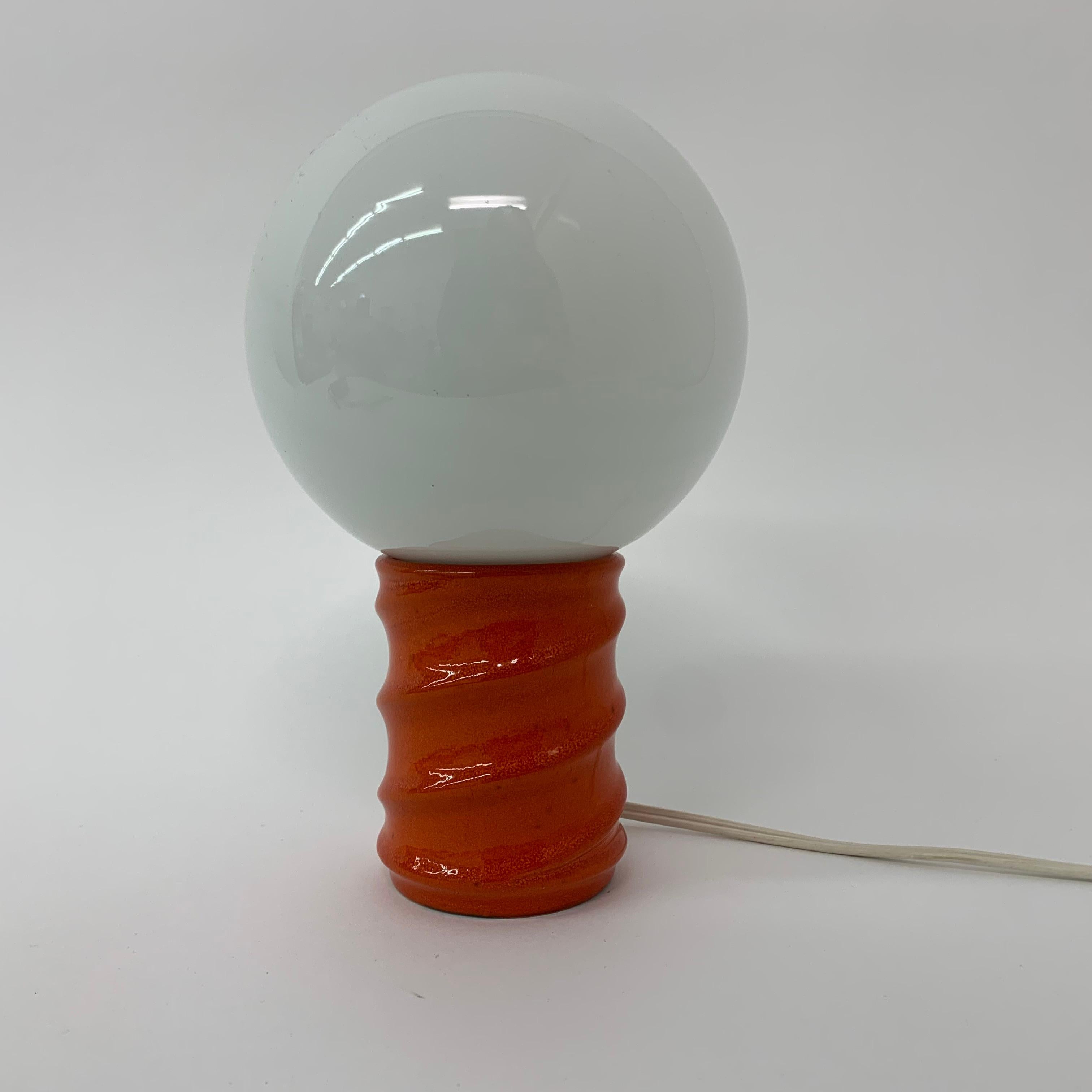 Lampe de table au design de l'ère spatiale, années 1970 en vente 4