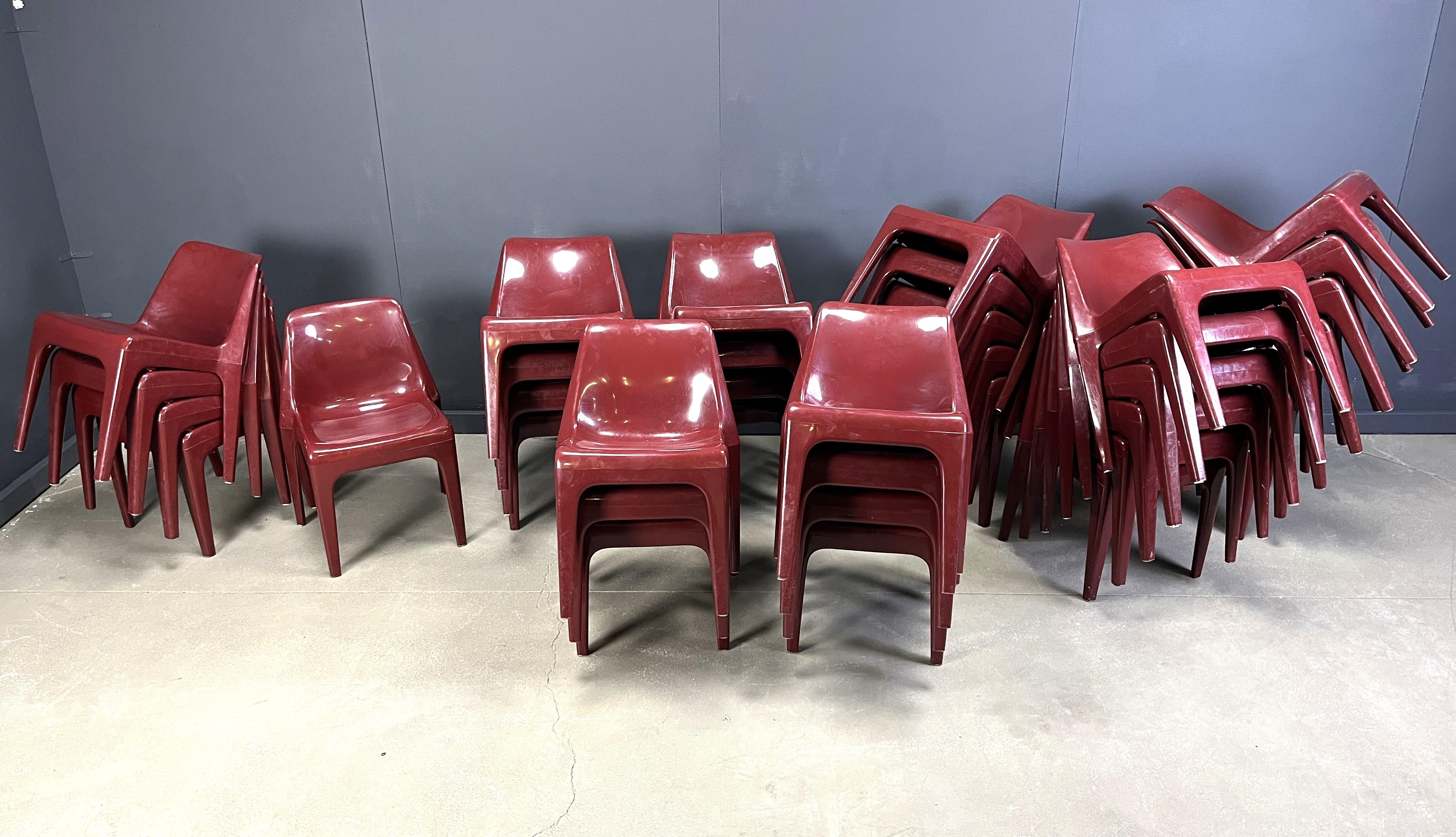 Vintage plastic stackable dining chairs by Schroeder Henzelmann made in Western Germany in the 1970s.

Attractive and timeless space age design.

Rare chairs, especially to be found in such a big lot. 

Price is per piece.

Good condition with
