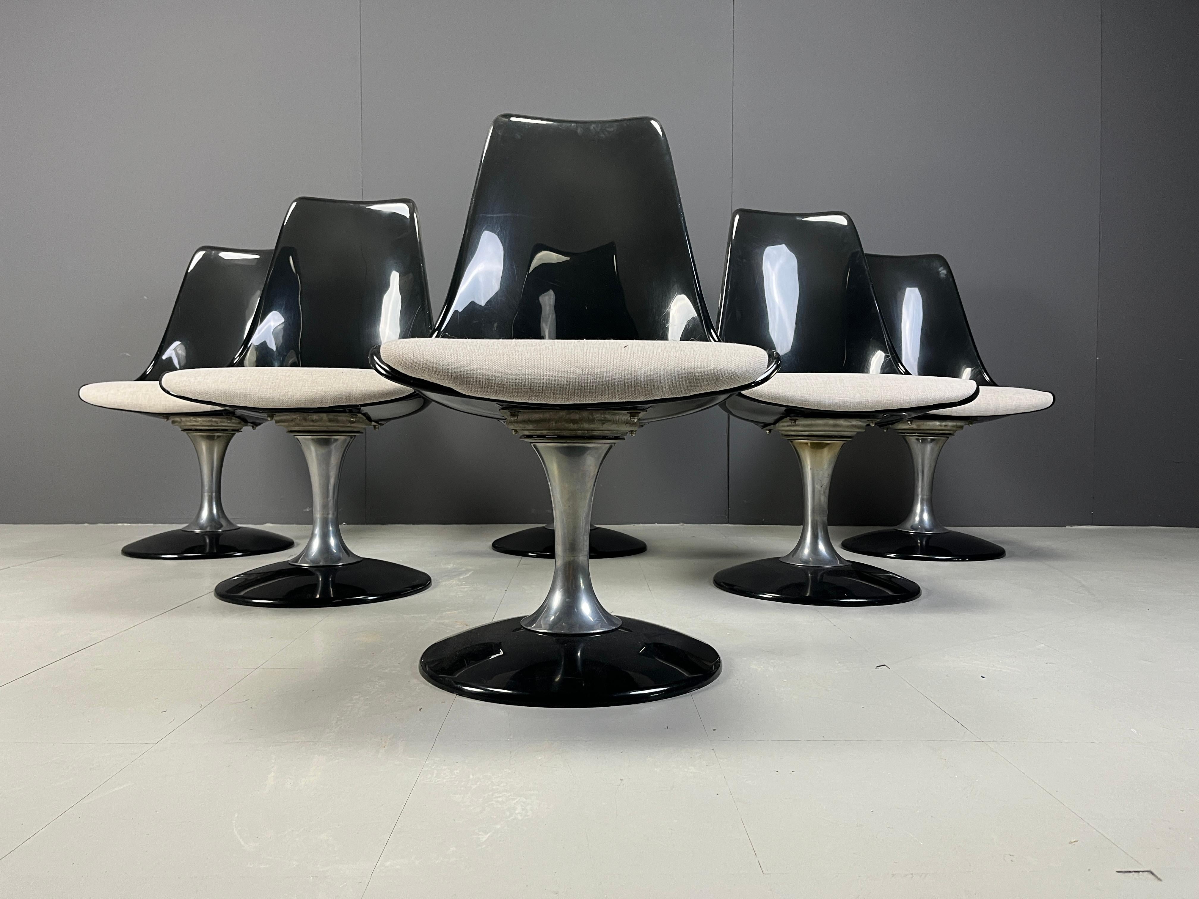 Space age dining set by Chromcraft, 1970s 4