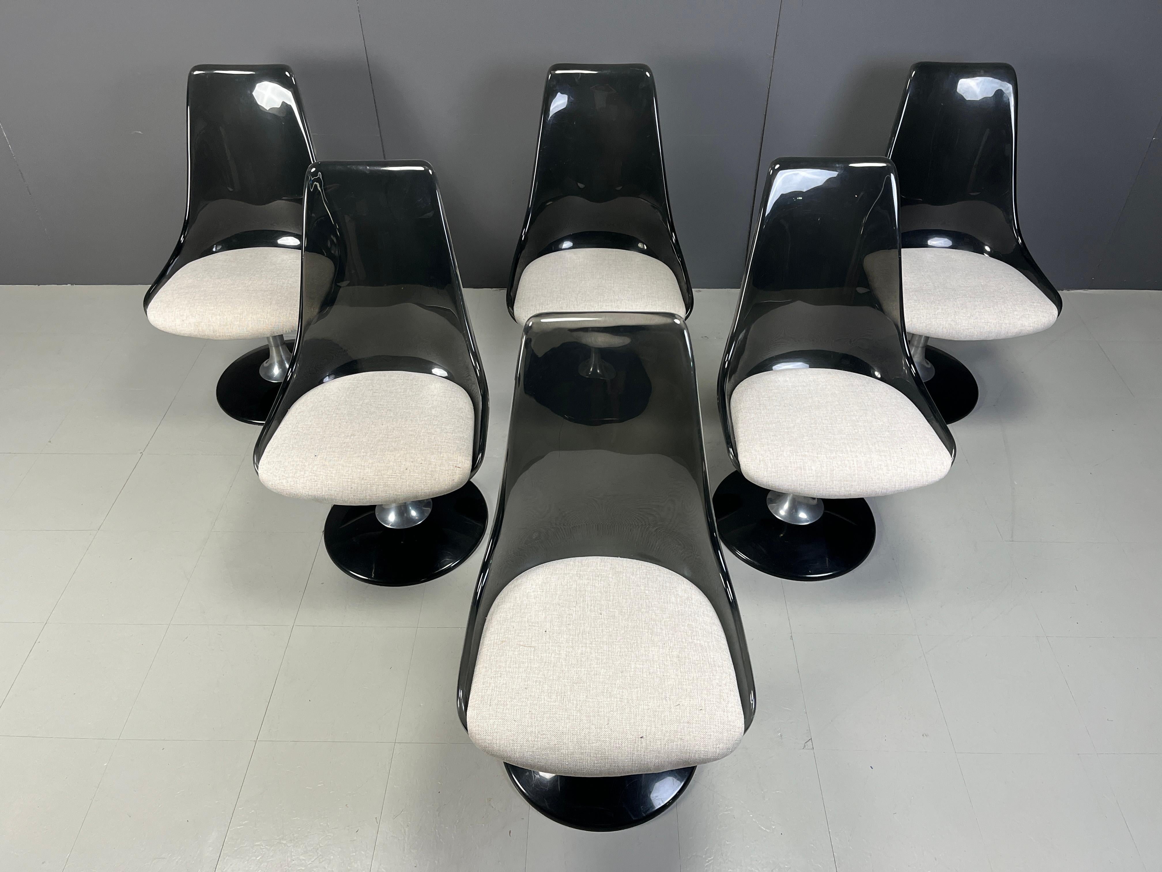 Space age dining set by Chromcraft, 1970s 5