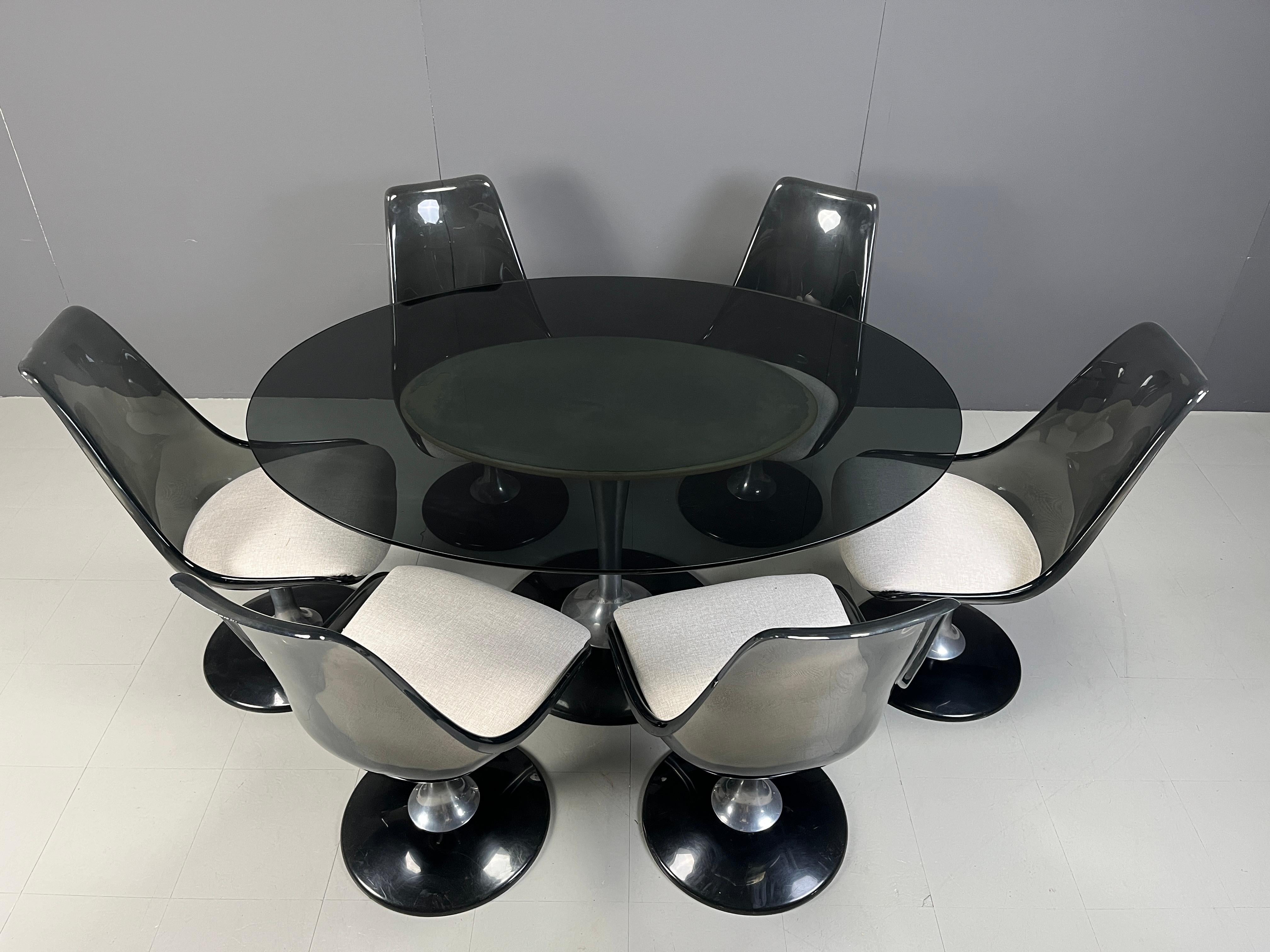 Space age dining set by Chromcraft, 1970s In Good Condition In Leuven, Vlaams Gewest