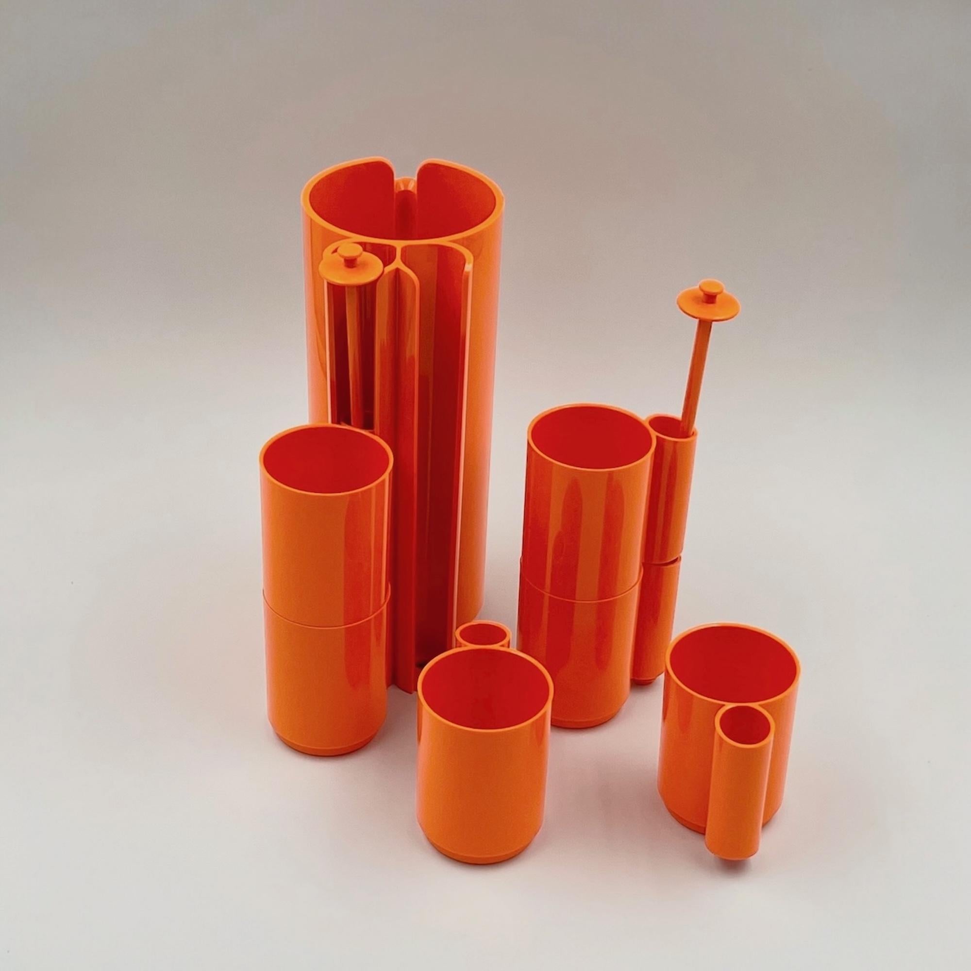 Plastique Service de boissons Orangeade de l'ère spatiale par Jean Pierre Vitrac, 1970, ensemble de 9 pièces en vente