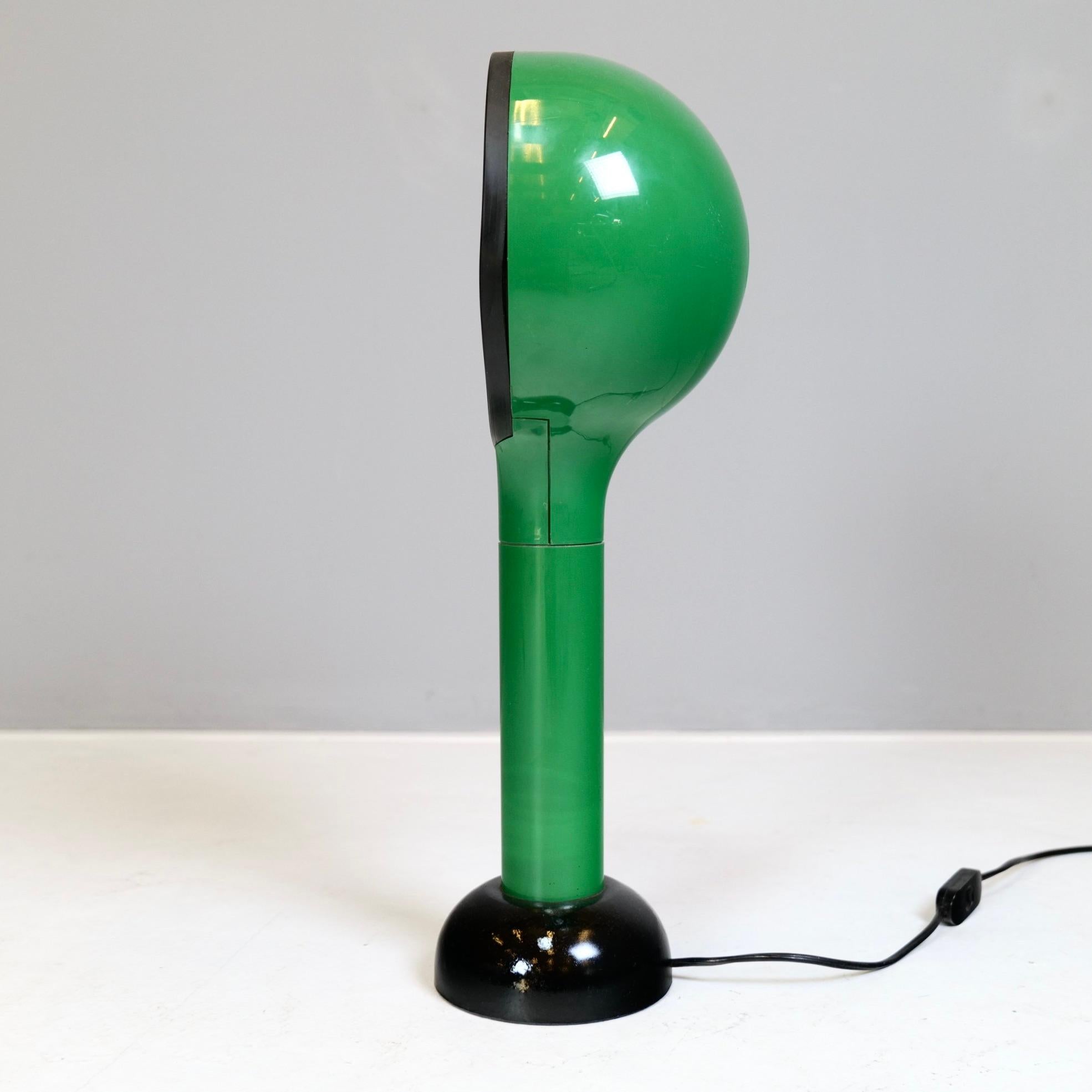 1970s green space age desk lamp
Dimensions:
52 cm heigh
22 cm width
14 cm width
materials:
abs plastic, glass
good condition with slight signs of use.
No brakes or chips.