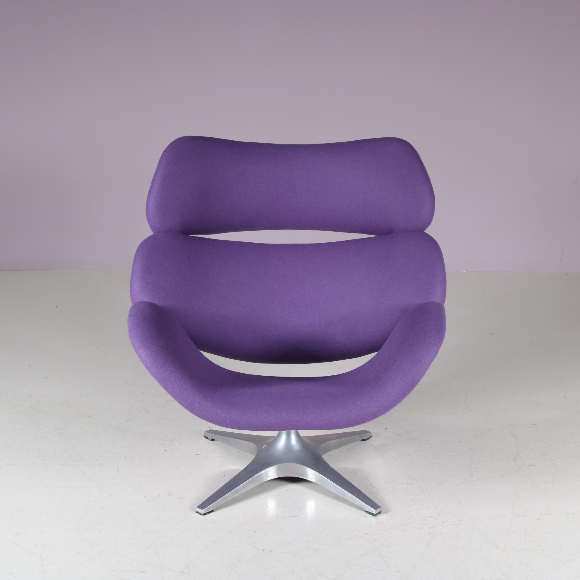 Une chaise unique dans le style de l'ère spatiale, conçue par Enrico Walles et fabriquée par Romefa aux Pays-Bas vers 1970.

Cette chaise emblématique est fabriquée en métal chromé de belle qualité et nouvellement recouverte d'un tissu violet de