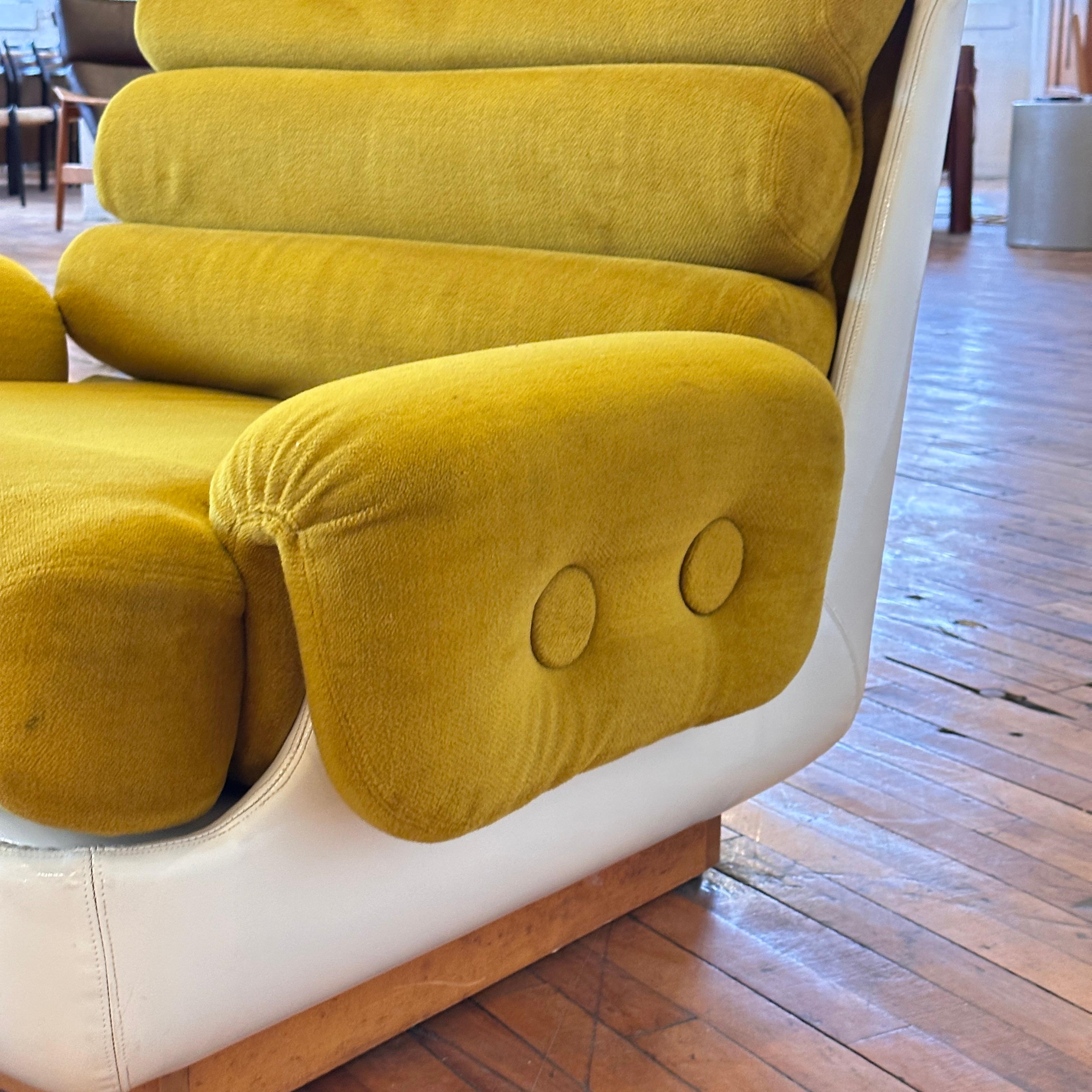 Fauteuil de repos A Space Bon état - En vente à Puslinch, ON