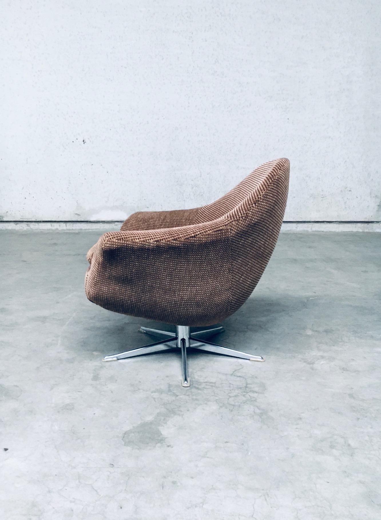 Space Age Egg Swivel Lounge Chair Set, 1970s For Sale 3