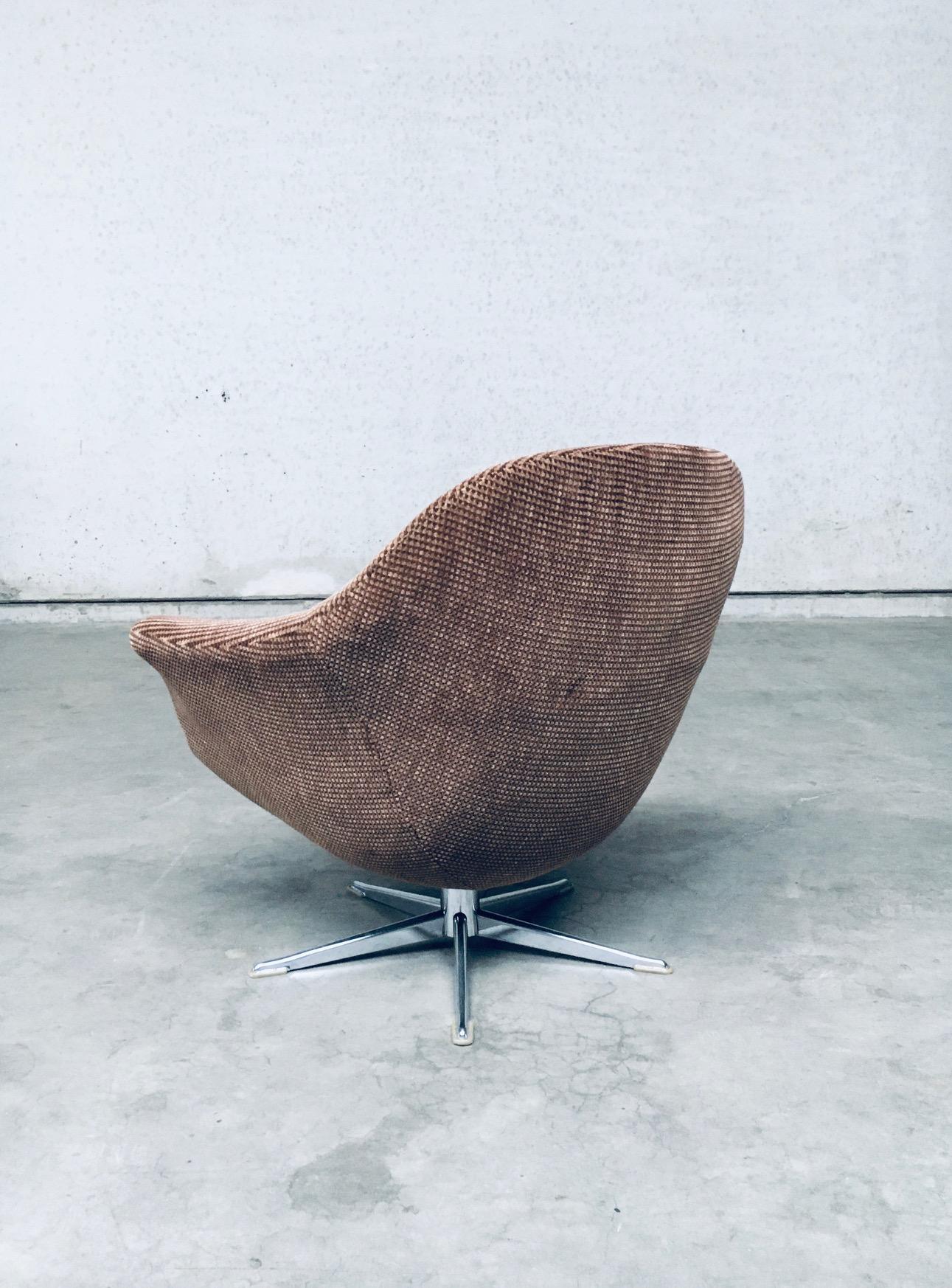 Space Age Egg Swivel Lounge Chair Set, 1970s For Sale 4