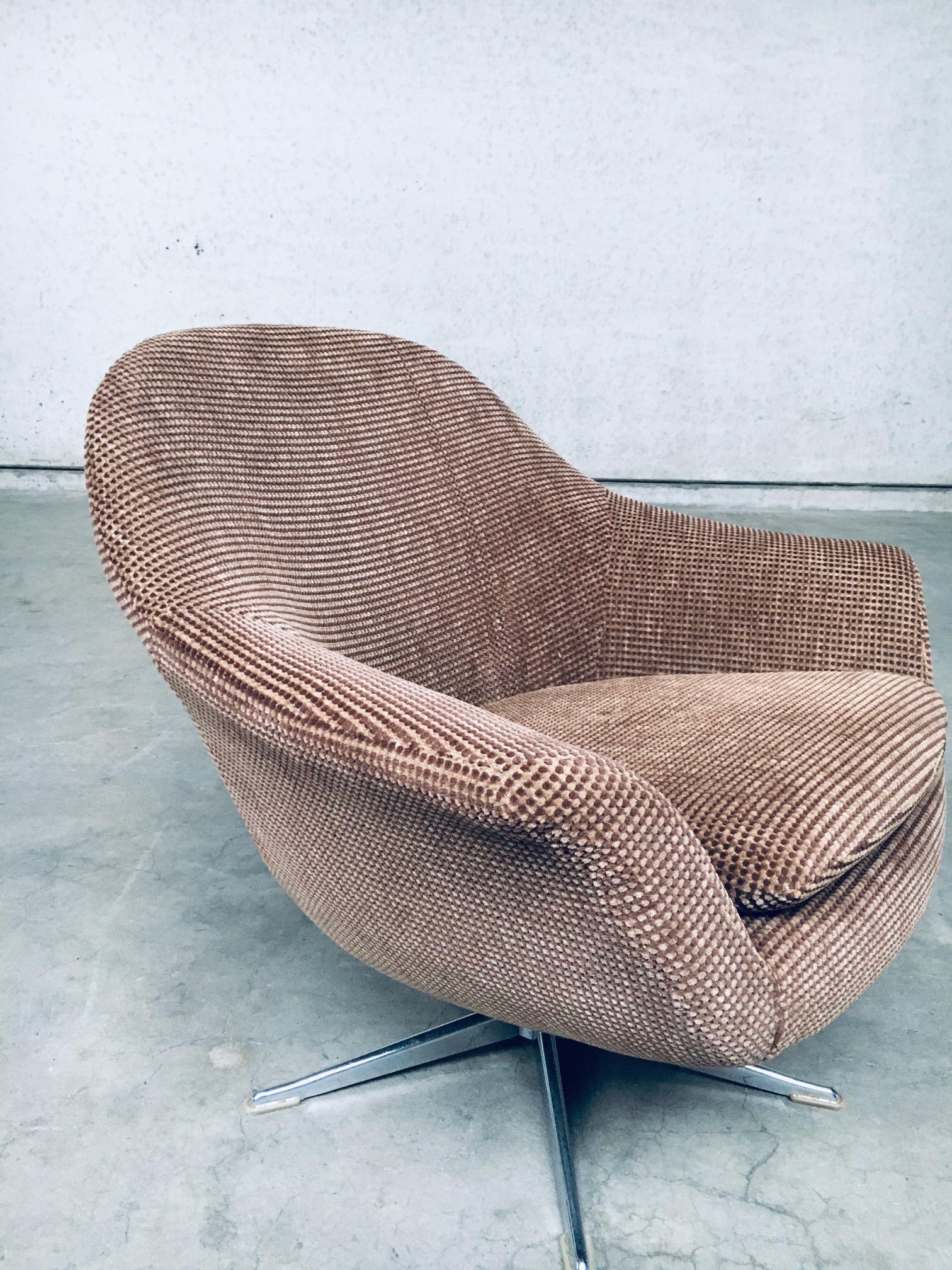 Space Age Egg Swivel Lounge Chair Set, 1970s For Sale 5