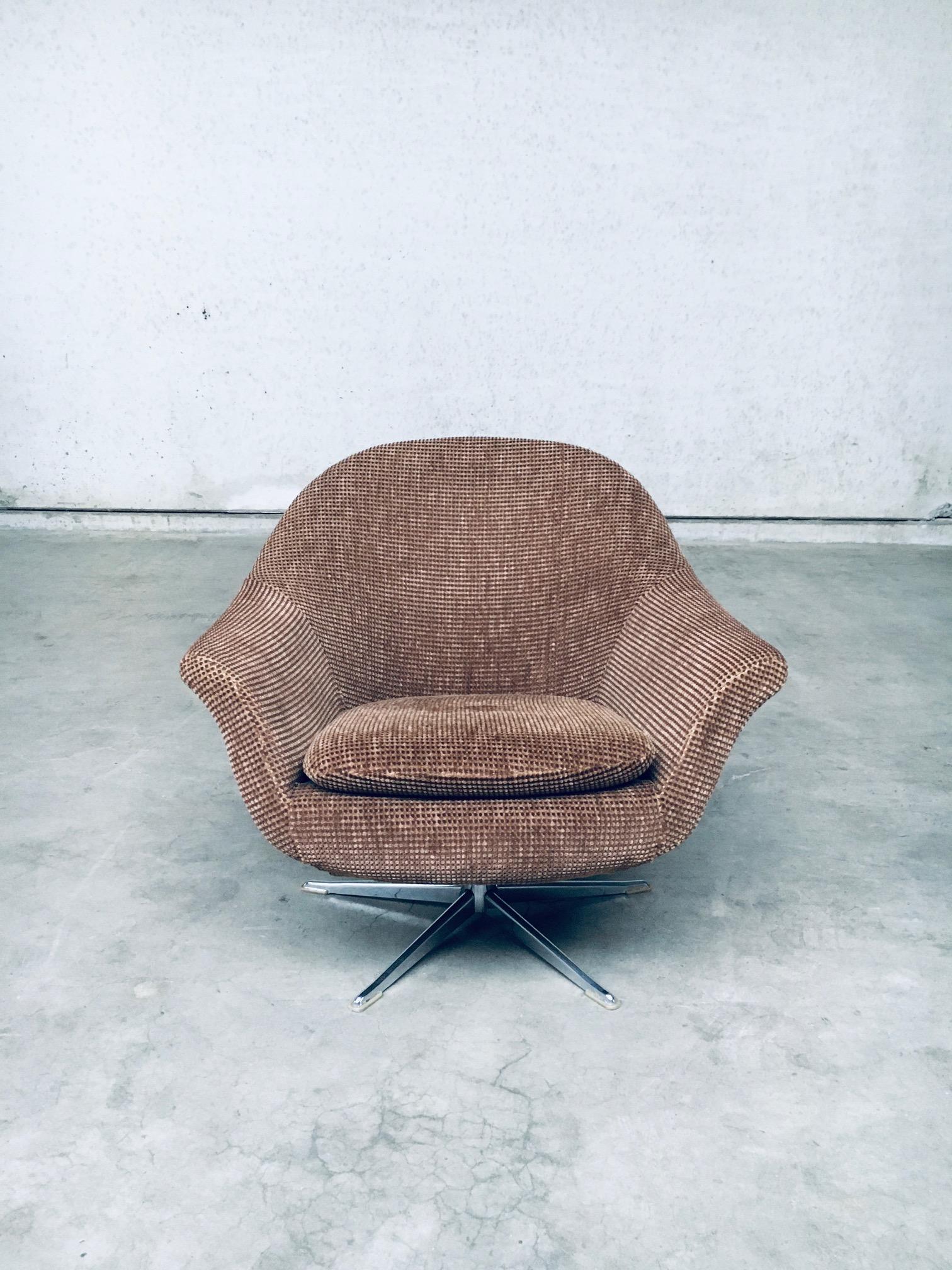 Space Age Egg Swivel Lounge Chair Set, 1970s For Sale 1