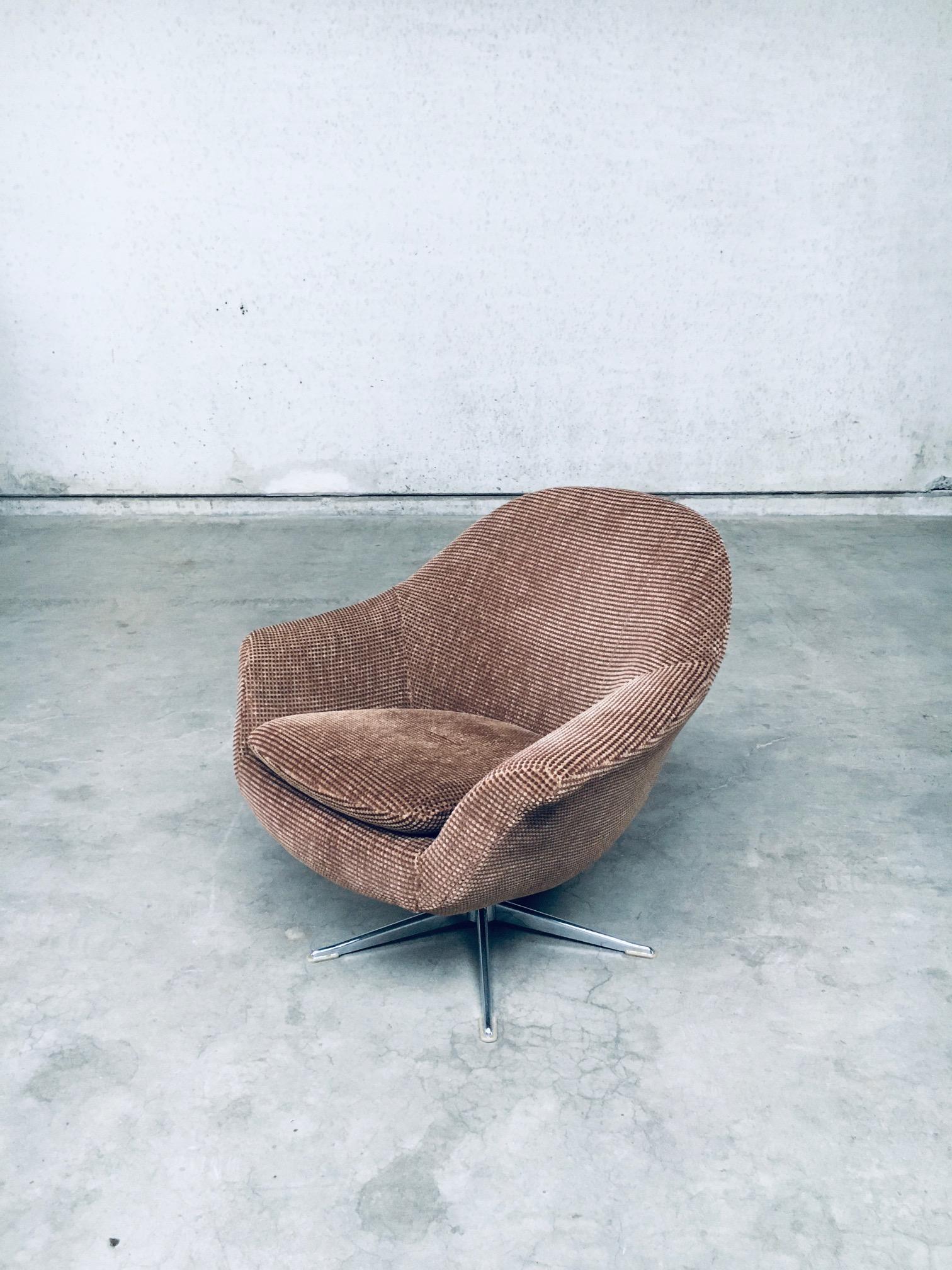 Space Age Egg Swivel Lounge Chair Set, 1970s For Sale 2