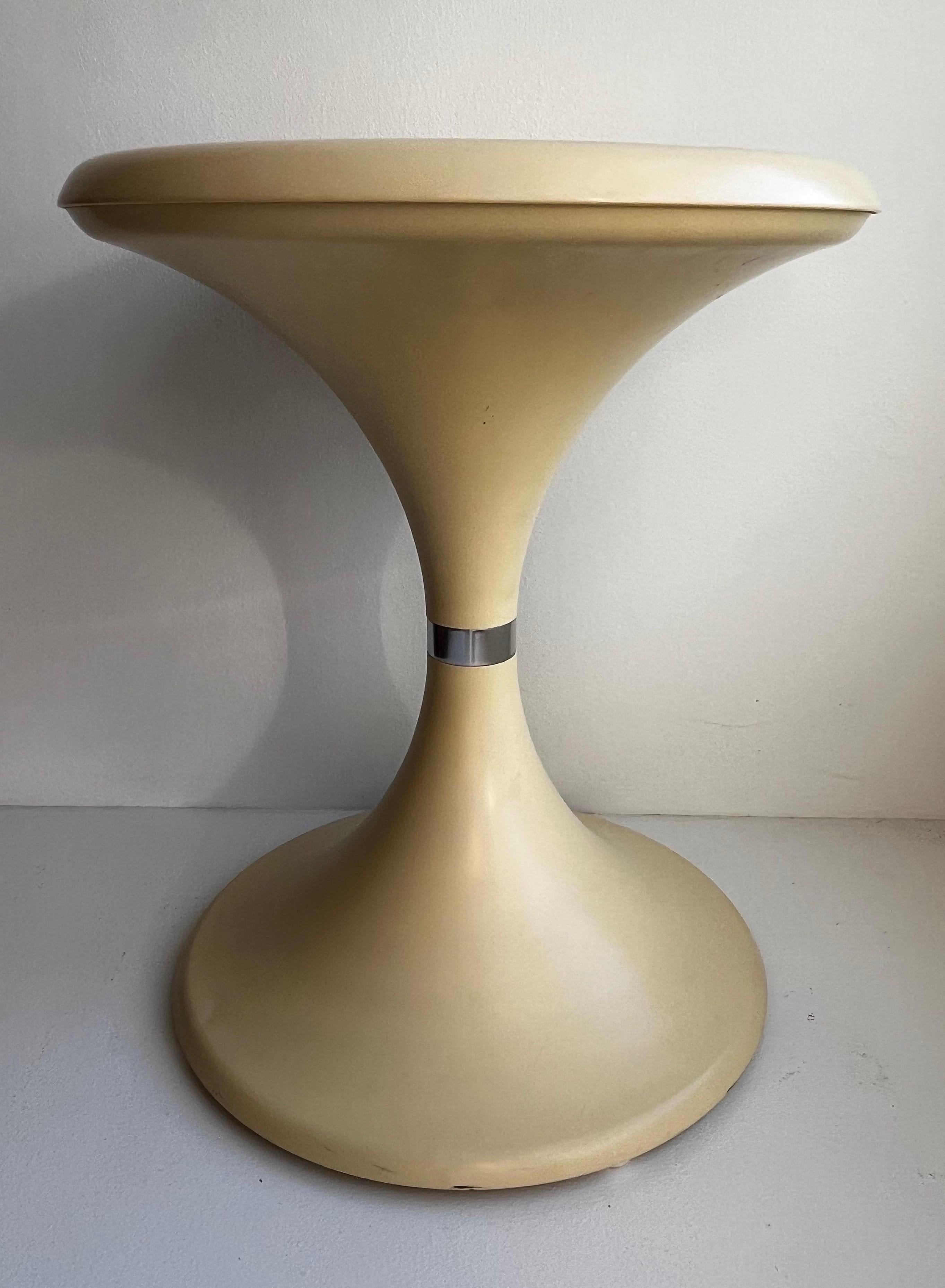 Plastic Space Age End Table / Stool in the Style of I. Gardella & A. Castelli, c. 1960s For Sale