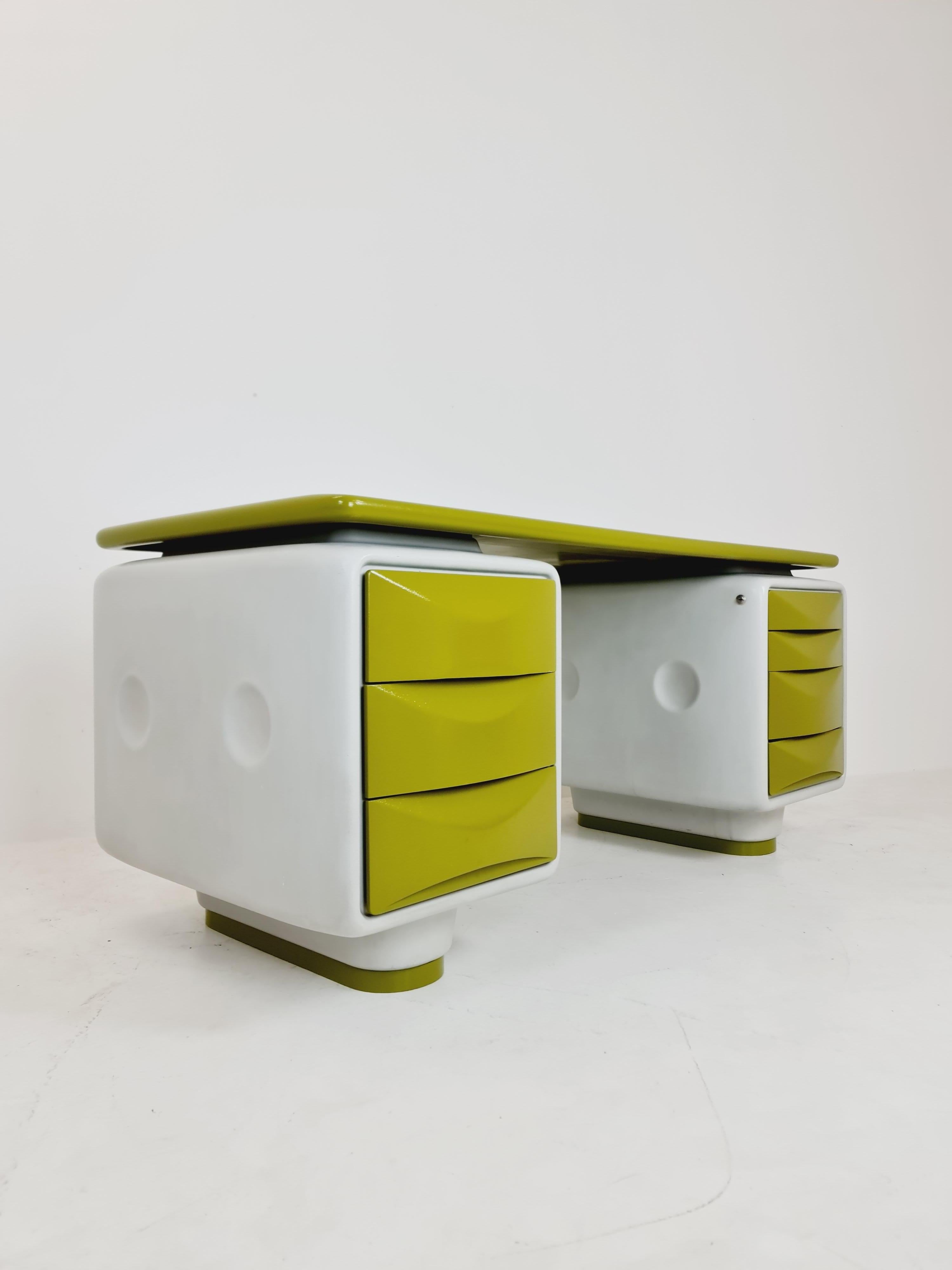 Late 20th Century Space Age Ernest Igl for Wilhelm Werndl Directors Igl-Jet Fiberglass Desk, 1970s For Sale