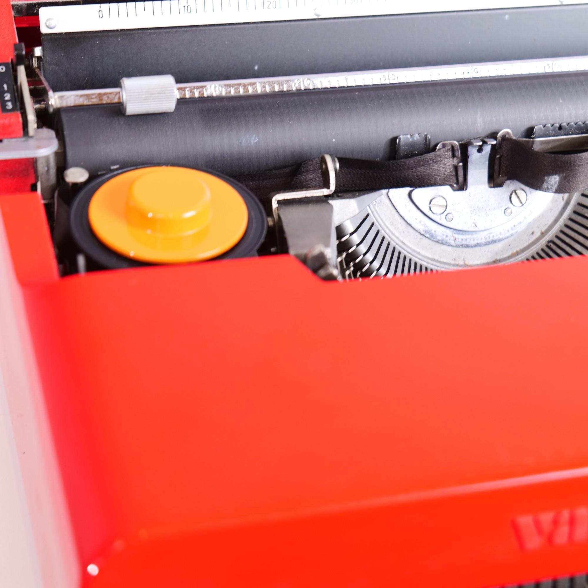 Metal Space Age Ettore Sottsass Typewriter Olivetti Valentine