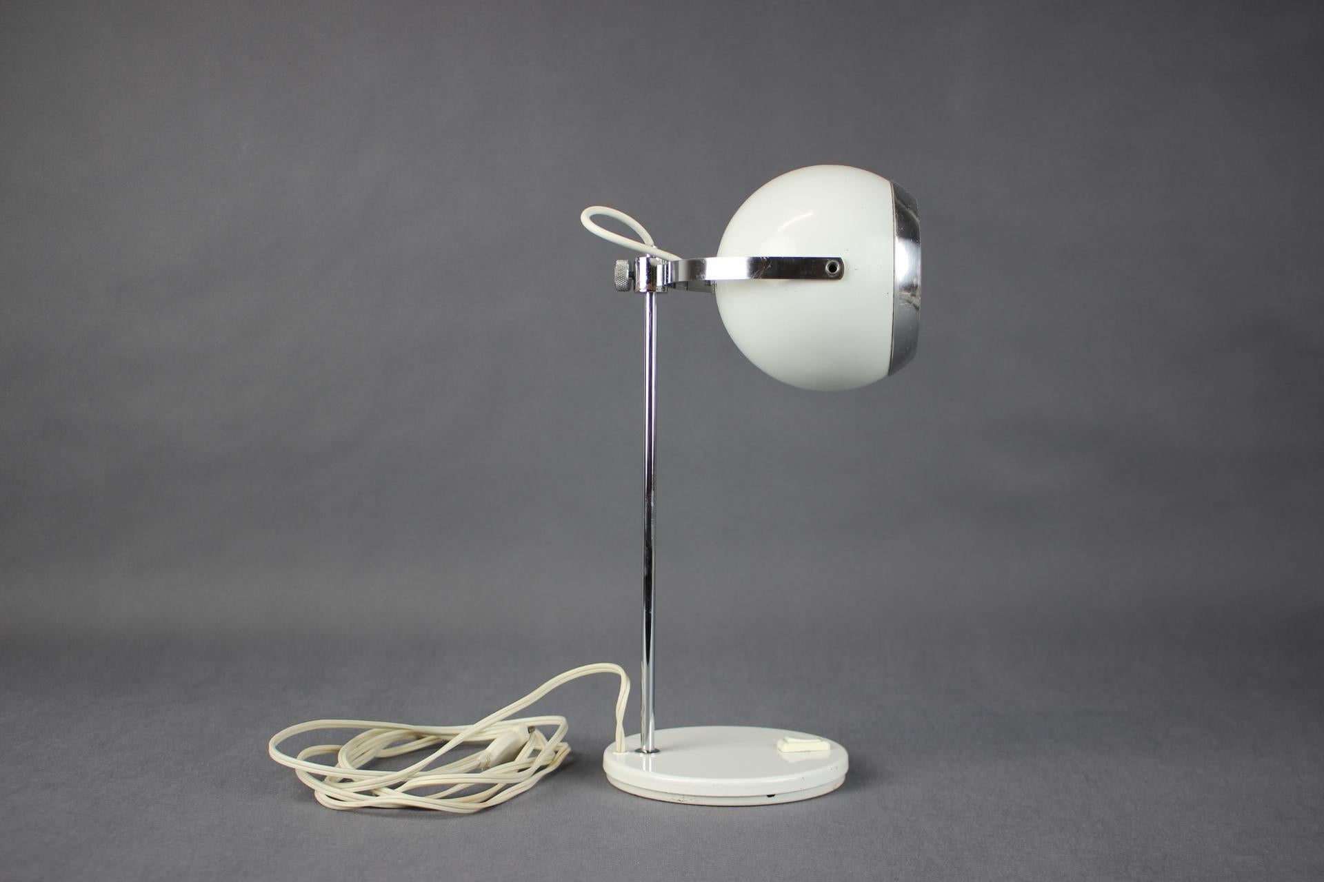 italien Lampe de table oeil de l'ère spatiale, 1970 en vente