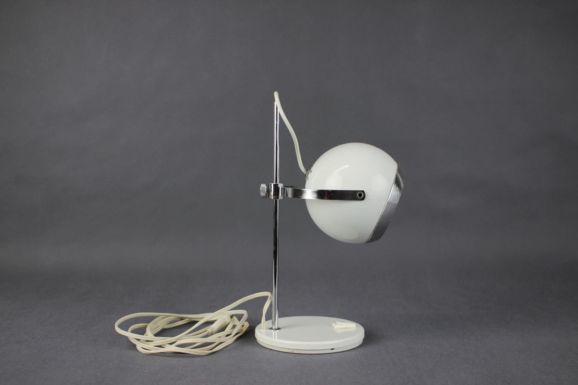Lampe de table oeil de l'ère spatiale, 1970 Bon état - En vente à Praha, CZ