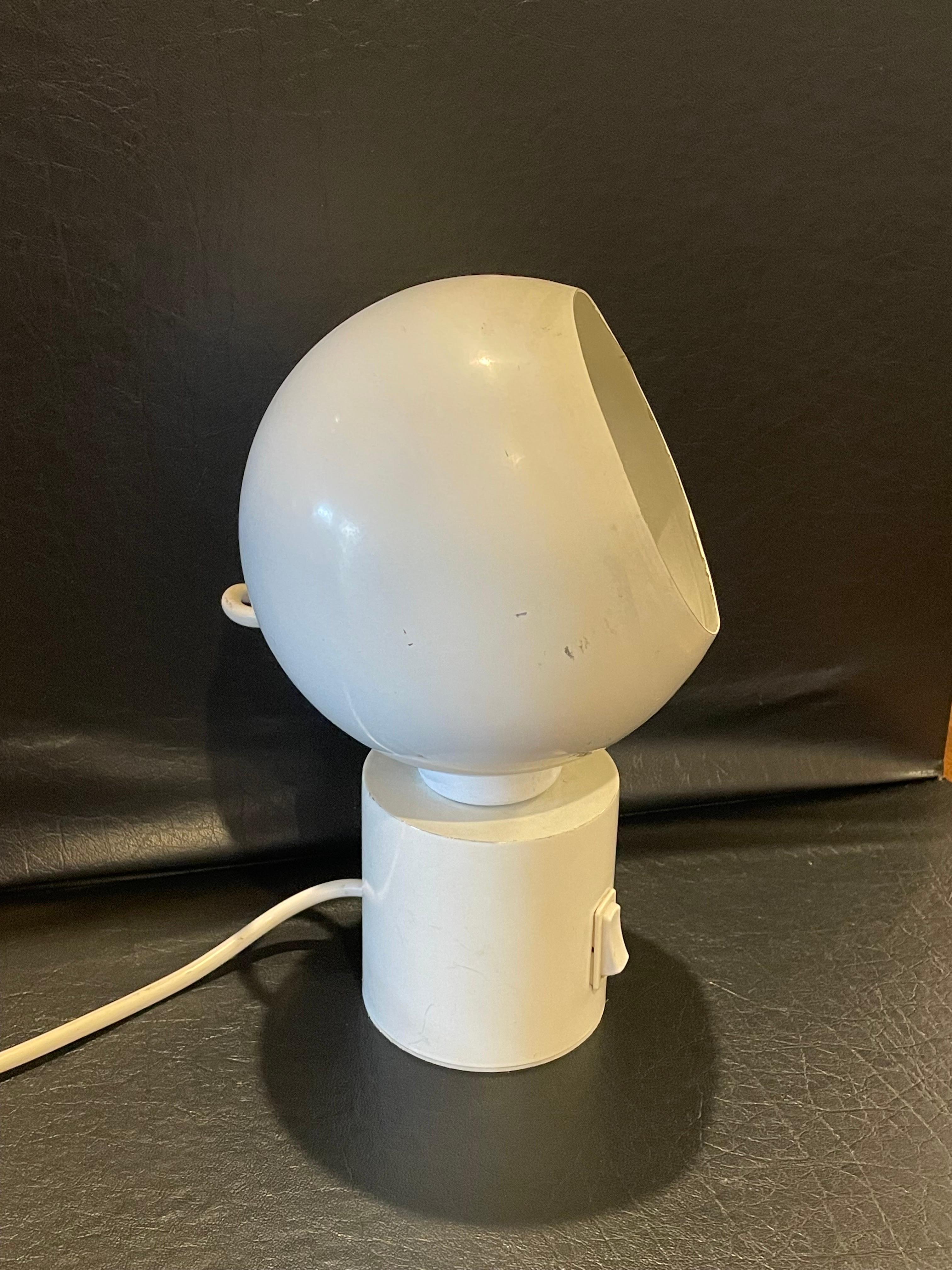 Cool Space-age table lamp circa 1970s in white enameled finish perfectly working condition the base it's magnetic and you can drill it to a wall and move it into any position you want.