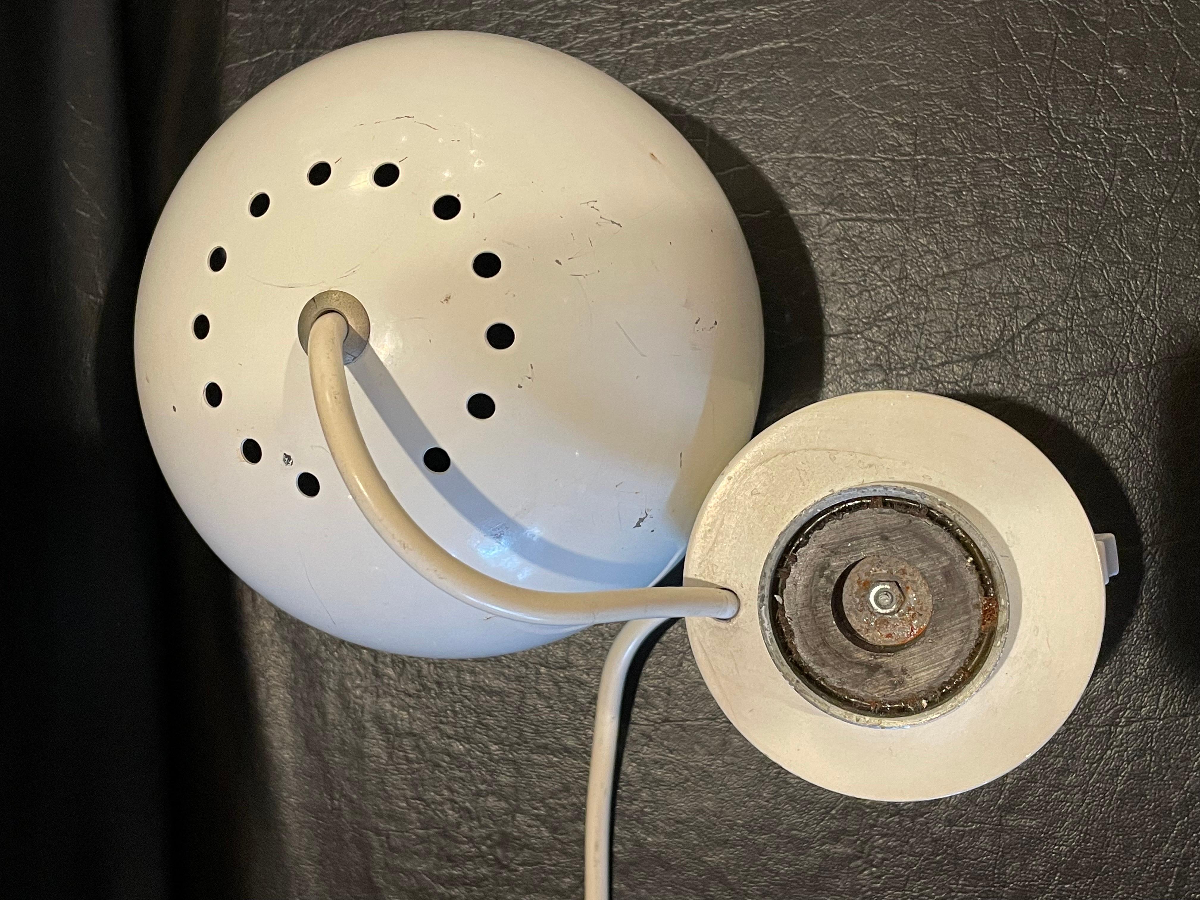 Eyeball-Spiegelleuchte aus Chrom mit Magnetsockel aus dem Weltraumzeitalter (amerikanisch) im Angebot