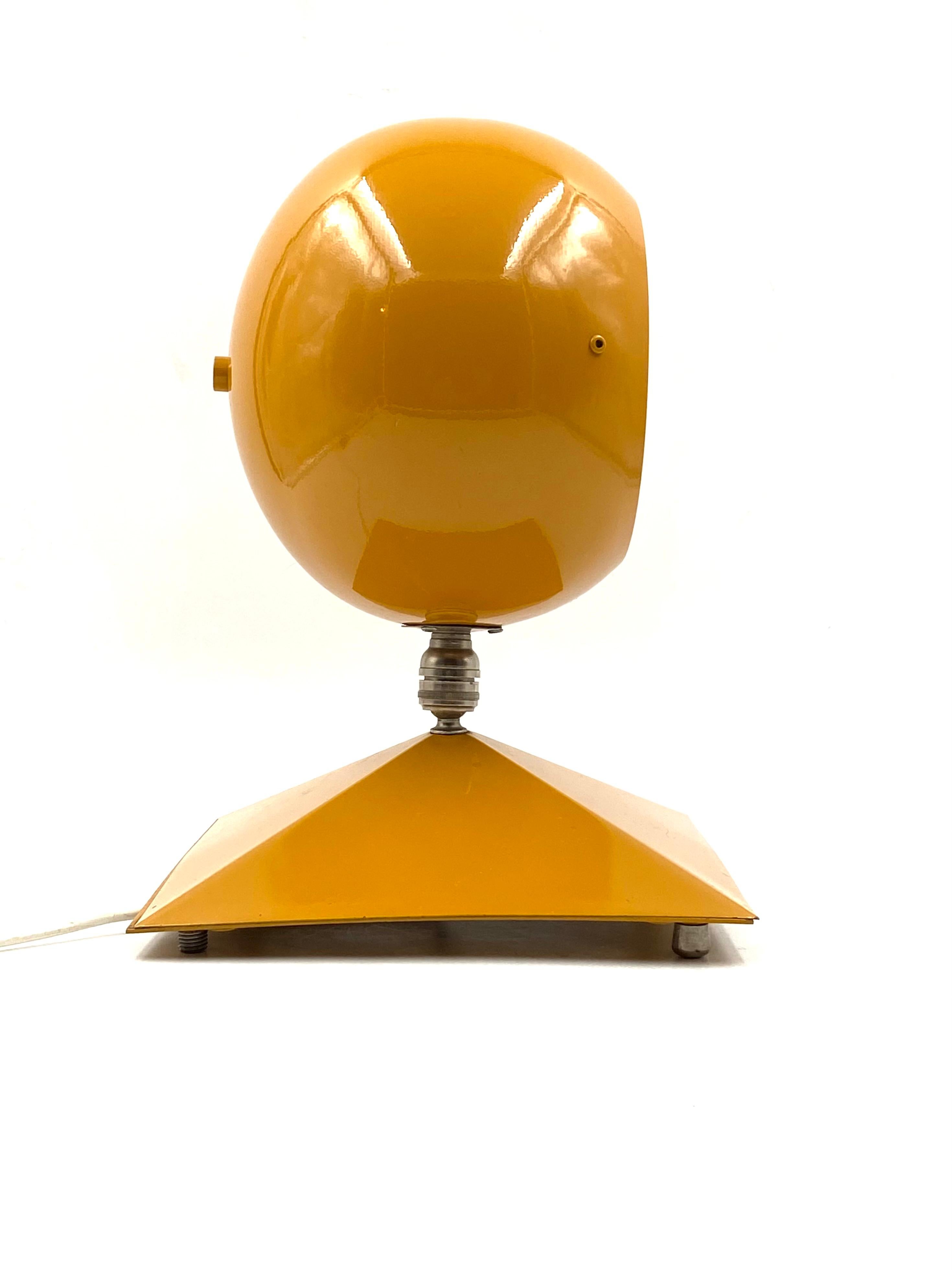 Space Age Eyeball Yellow Table Lamp, Italy, 1970s In Good Condition For Sale In Firenze, IT