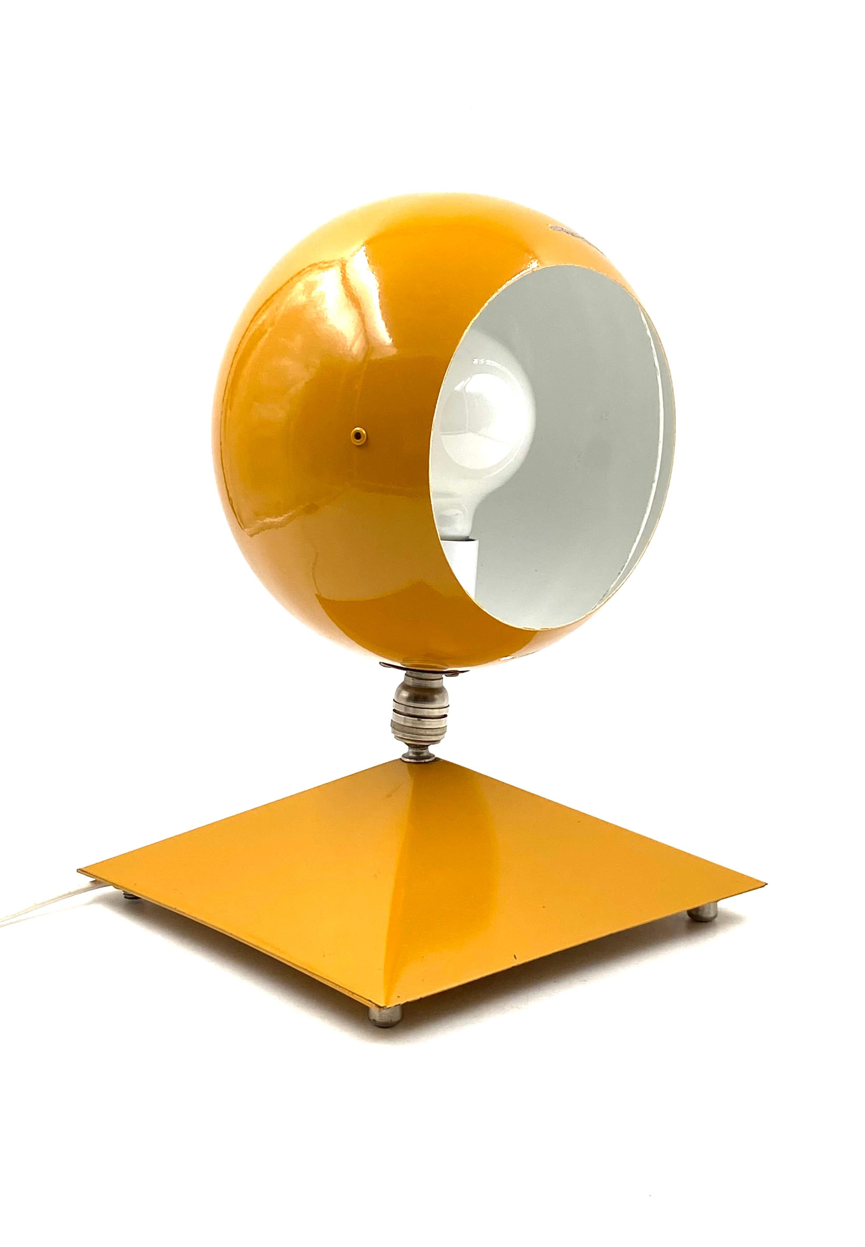 Aluminum Space Age Eyeball Yellow Table Lamp, Italy, 1970s For Sale