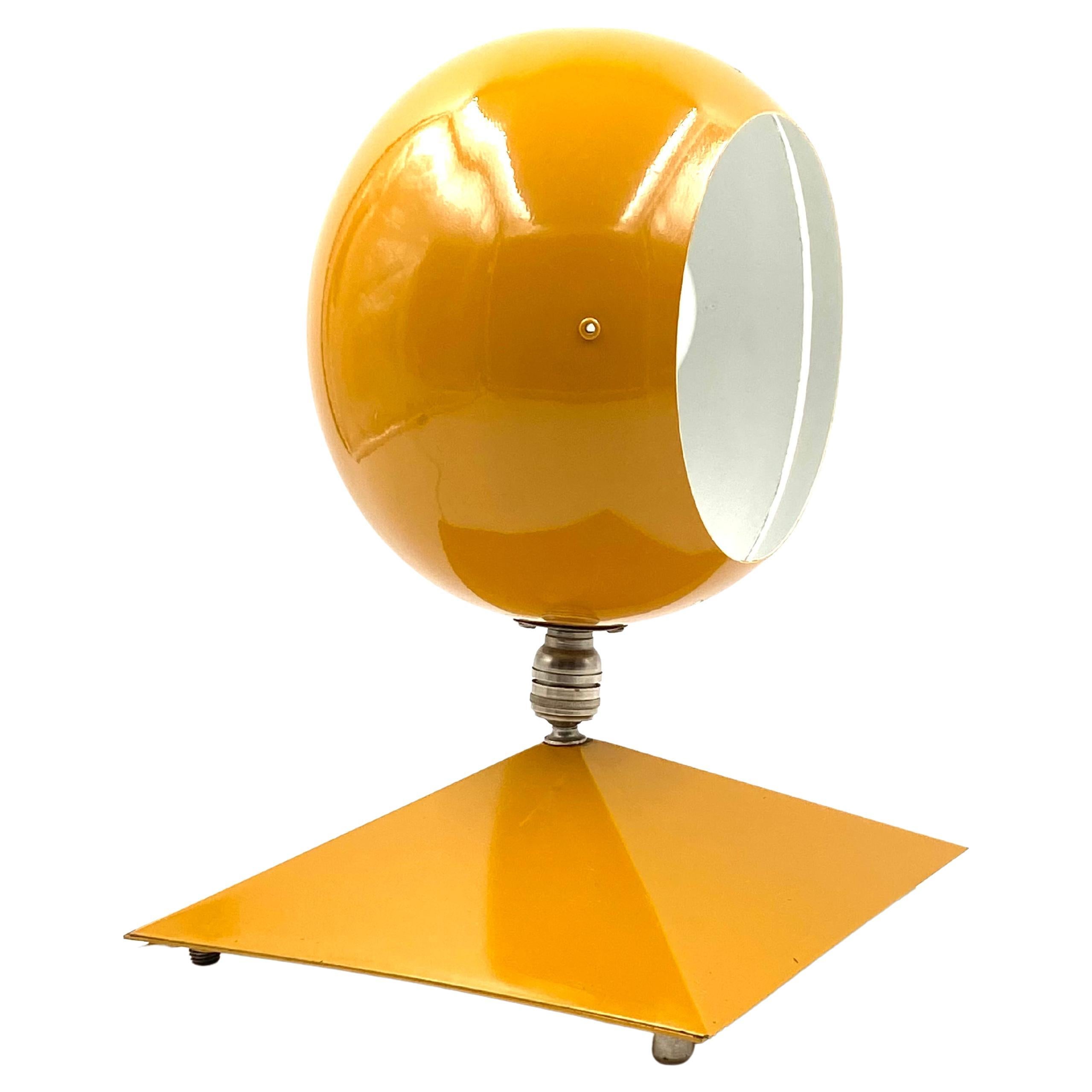 Lampe de bureau jaune boule de l'ère spatiale, Italie, années 1970