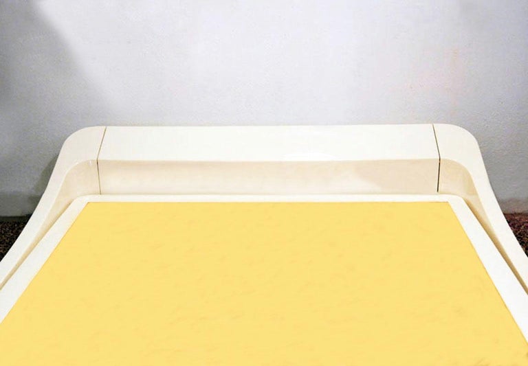 Space Age Fiberglass Bed by Astarte, 1970s For Sale at 1stDibs