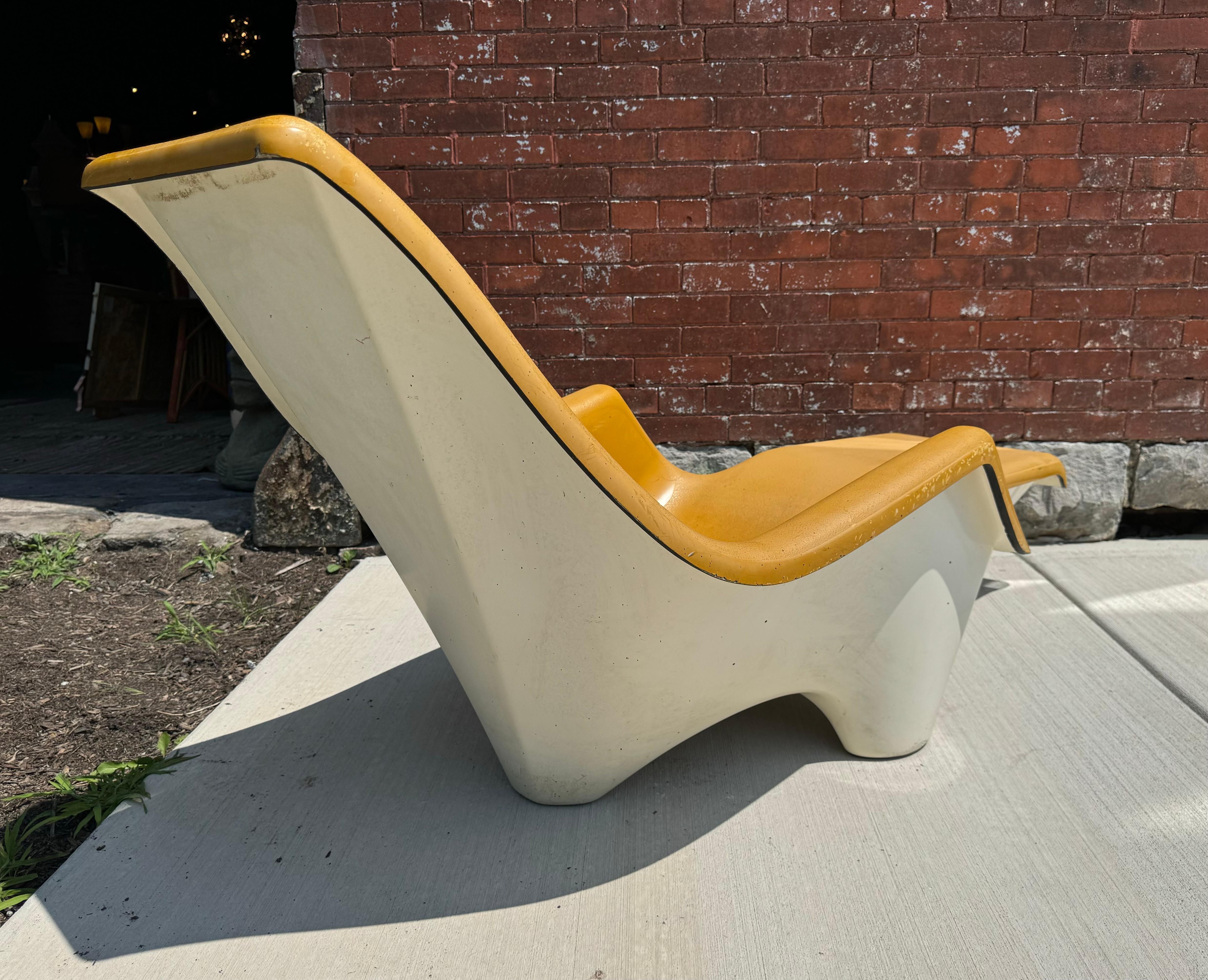 Moulé Fauteuil de salon Fibrella de l'ère spatiale par Le Barron.. version rare ARM en vente